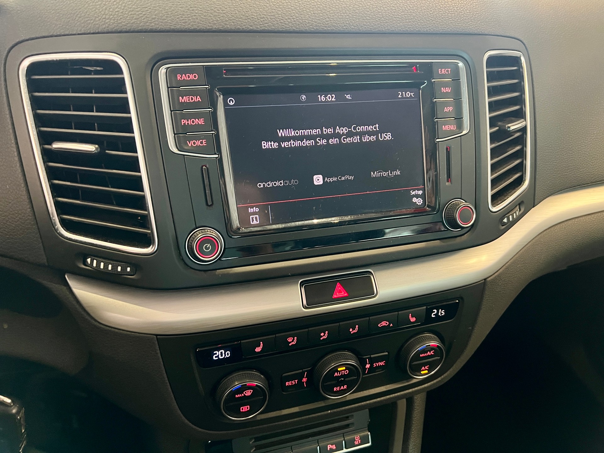 VW Sharan 2.0 TDI BMT Comfortline DSG-image-27