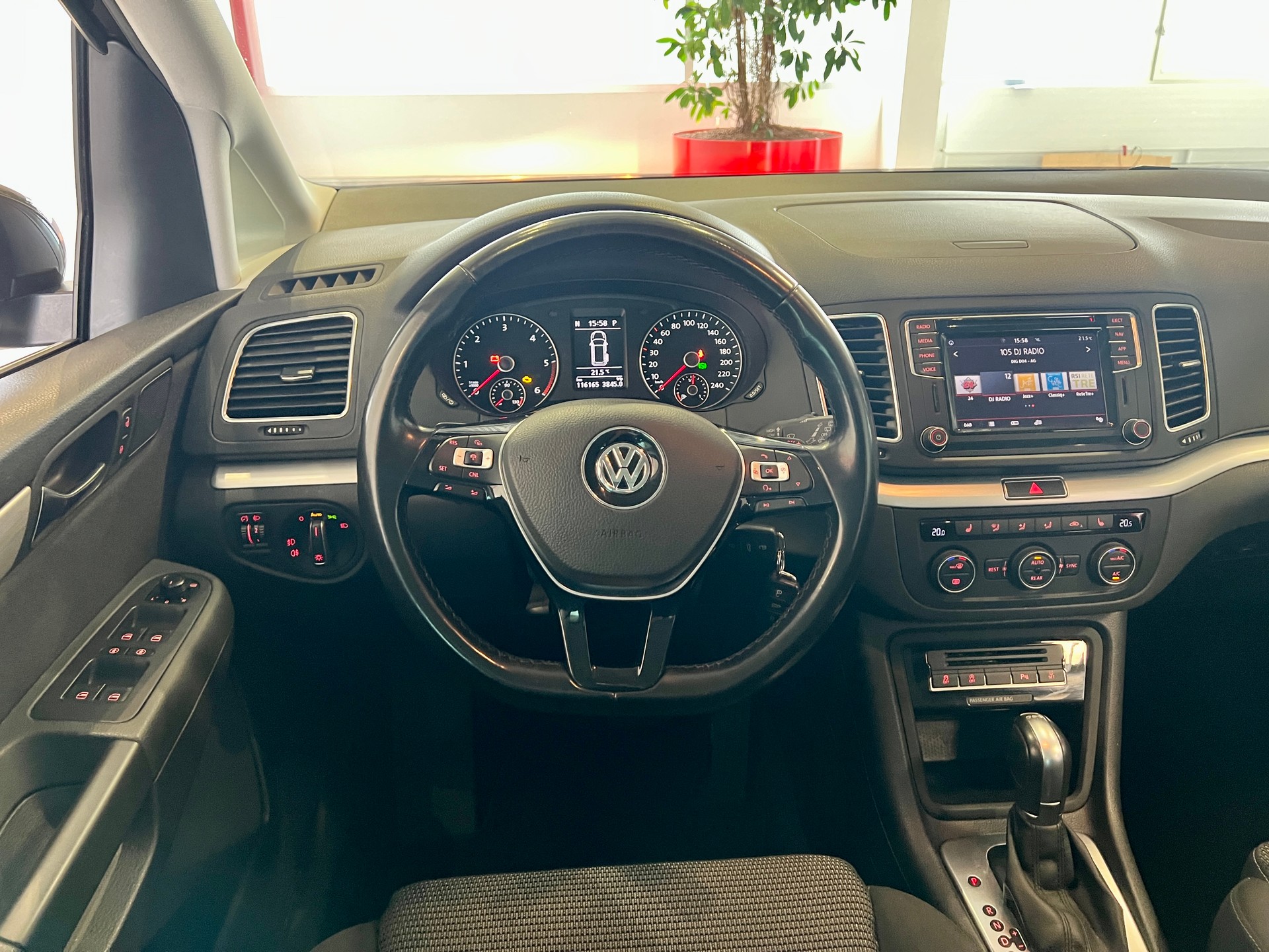 VW Sharan 2.0 TDI BMT Comfortline DSG-image-22