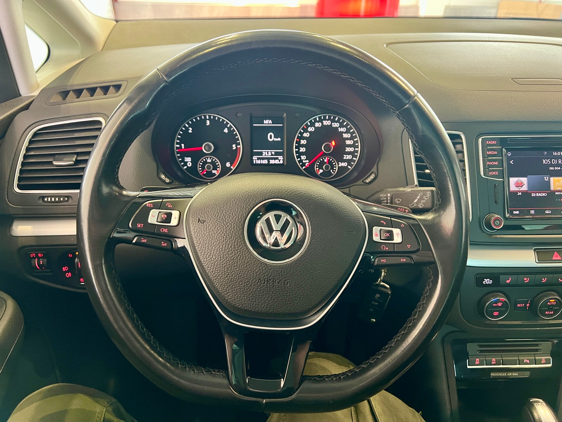 VW Sharan 2.0 TDI BMT Comfortline DSG-image-23