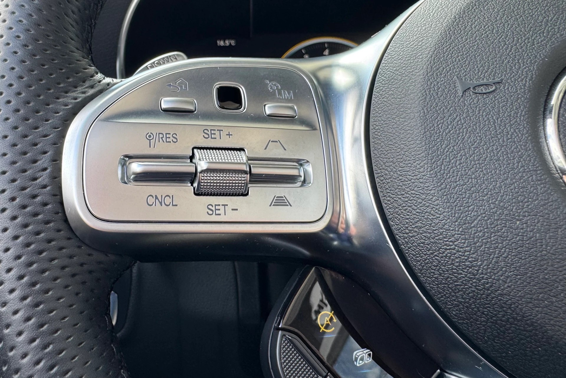 MERCEDES-BENZ C 43 Cabriolet AMG 4Matic 9G-Tronic-image-16