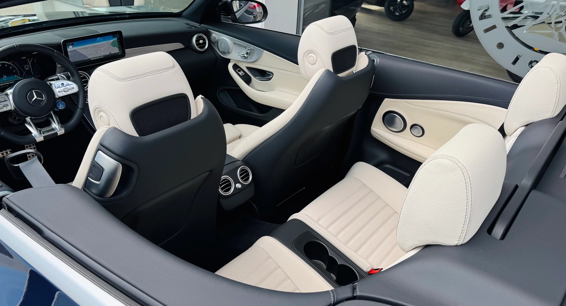 MERCEDES-BENZ C 43 Cabriolet AMG 4Matic 9G-Tronic-image-12