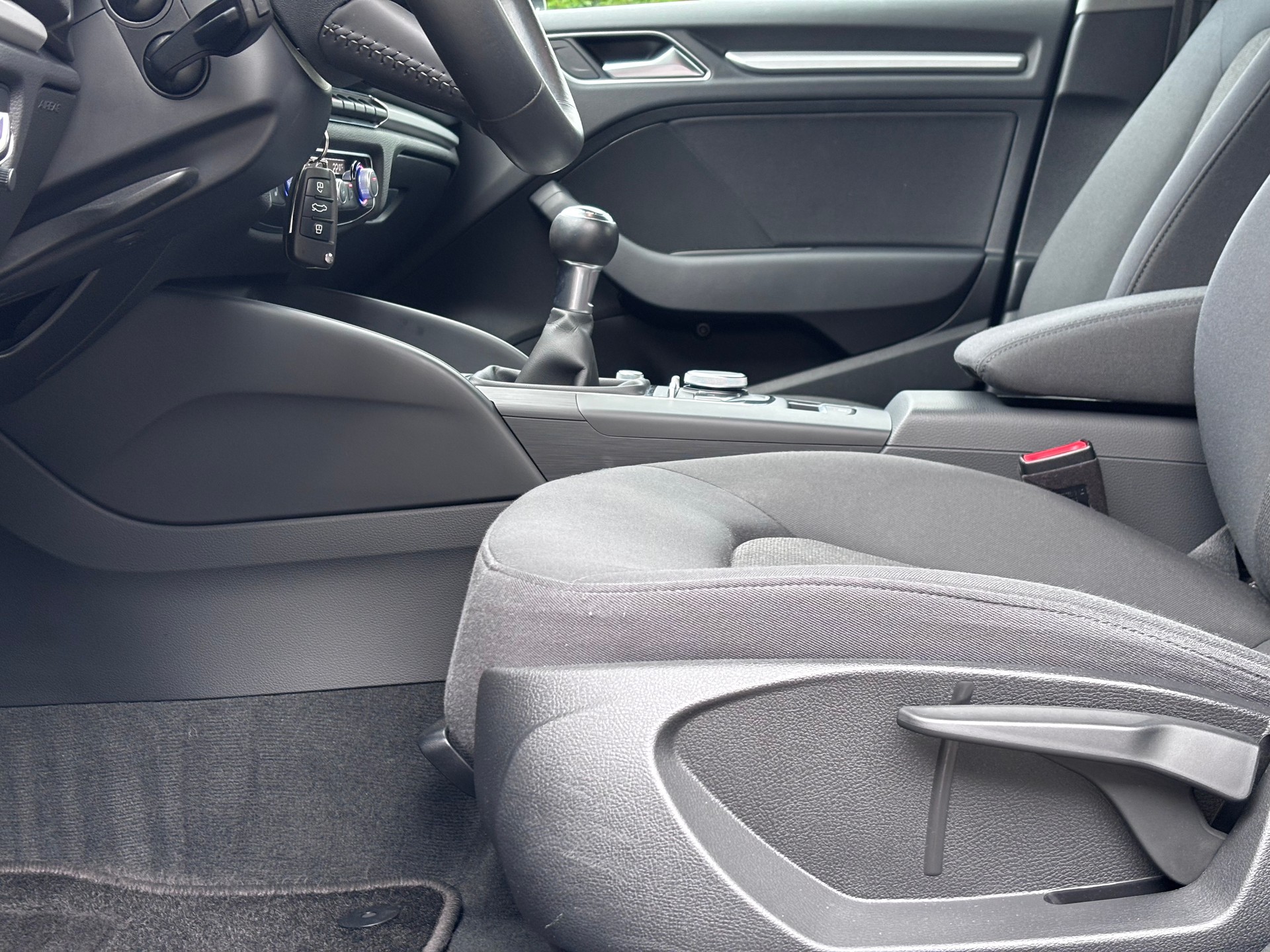 AUDI A3 Sportback 35 TFSI Design-image-6