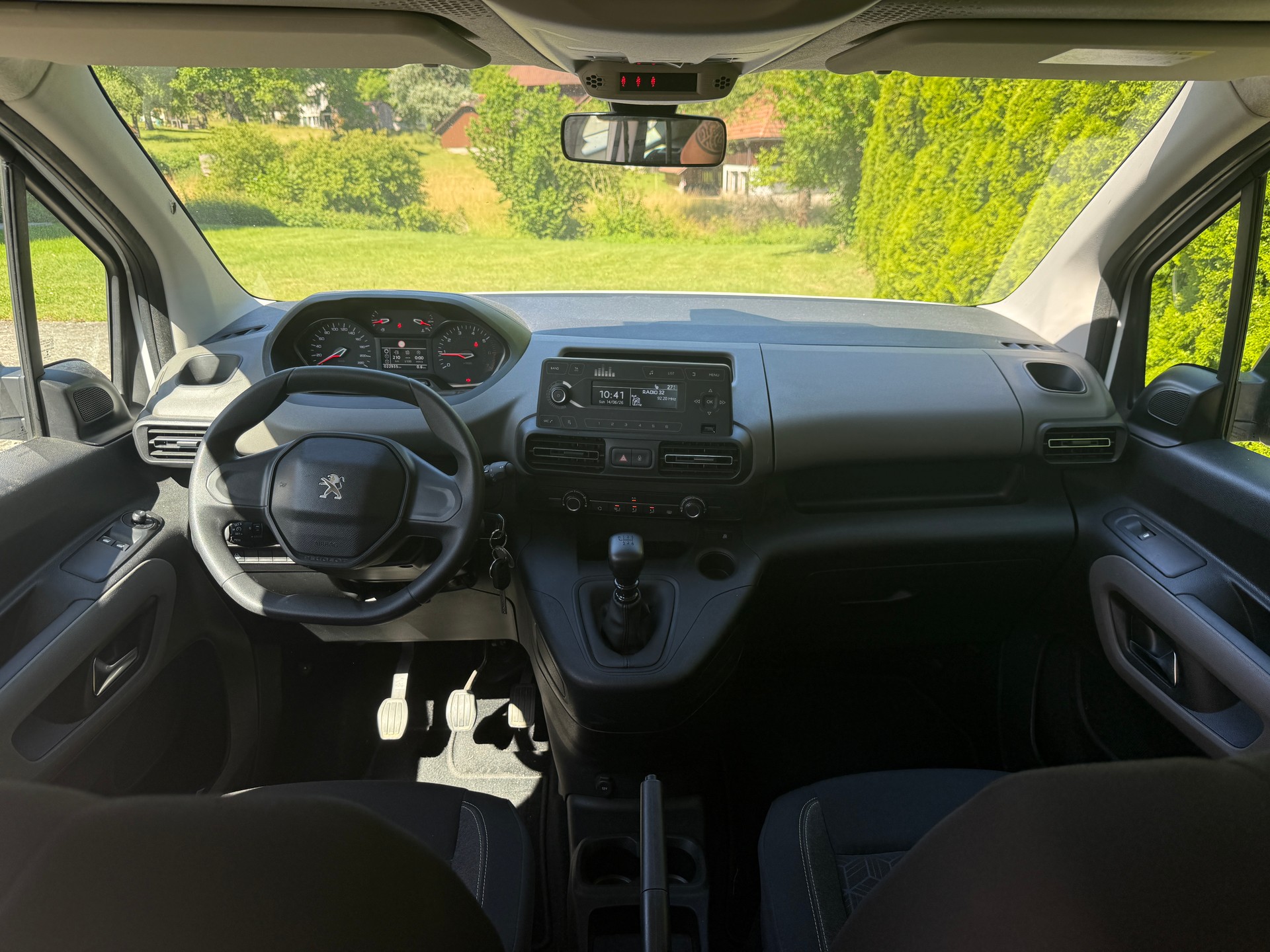 PEUGEOT 1.2 PureTech Allure-image-3