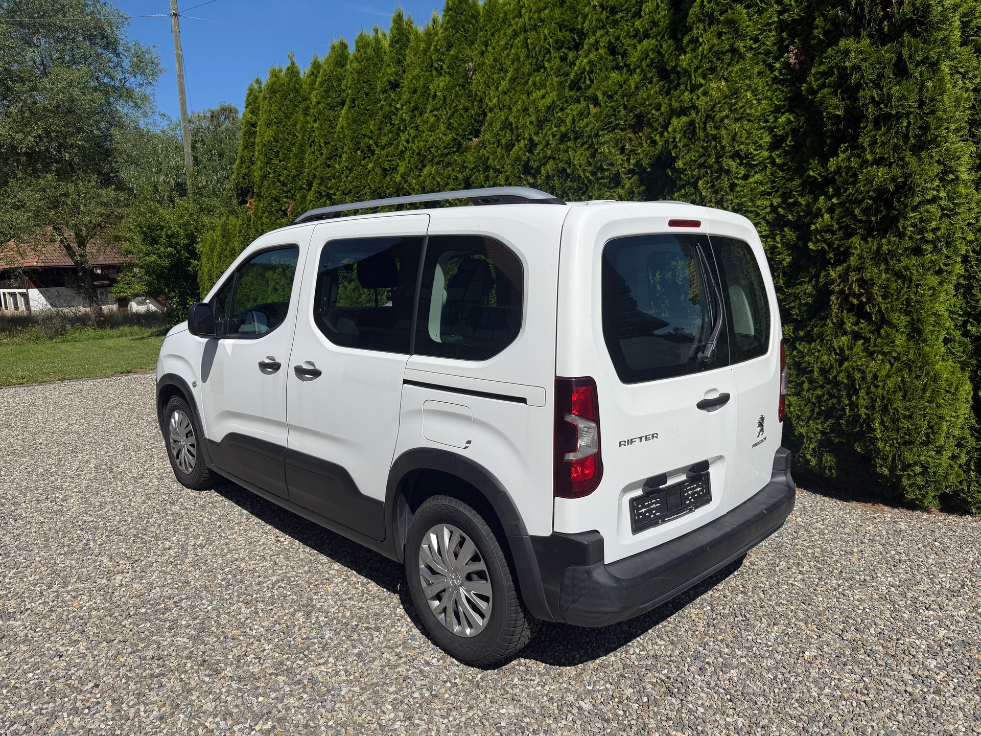 PEUGEOT 1.2 PureTech Allure-image-2