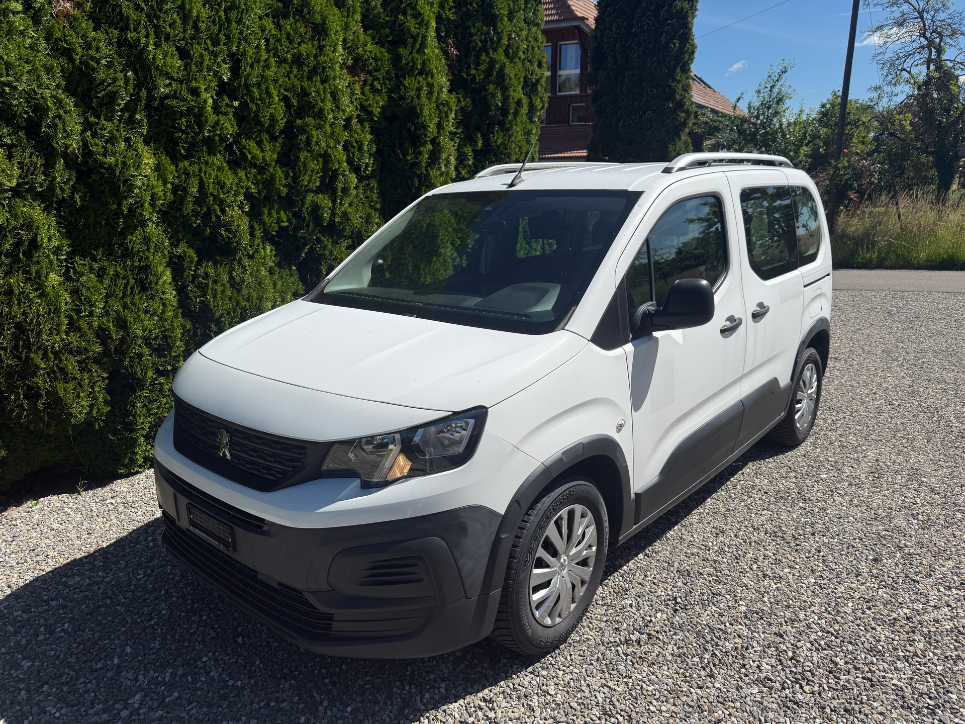 PEUGEOT 1.2 PureTech Allure-image-0