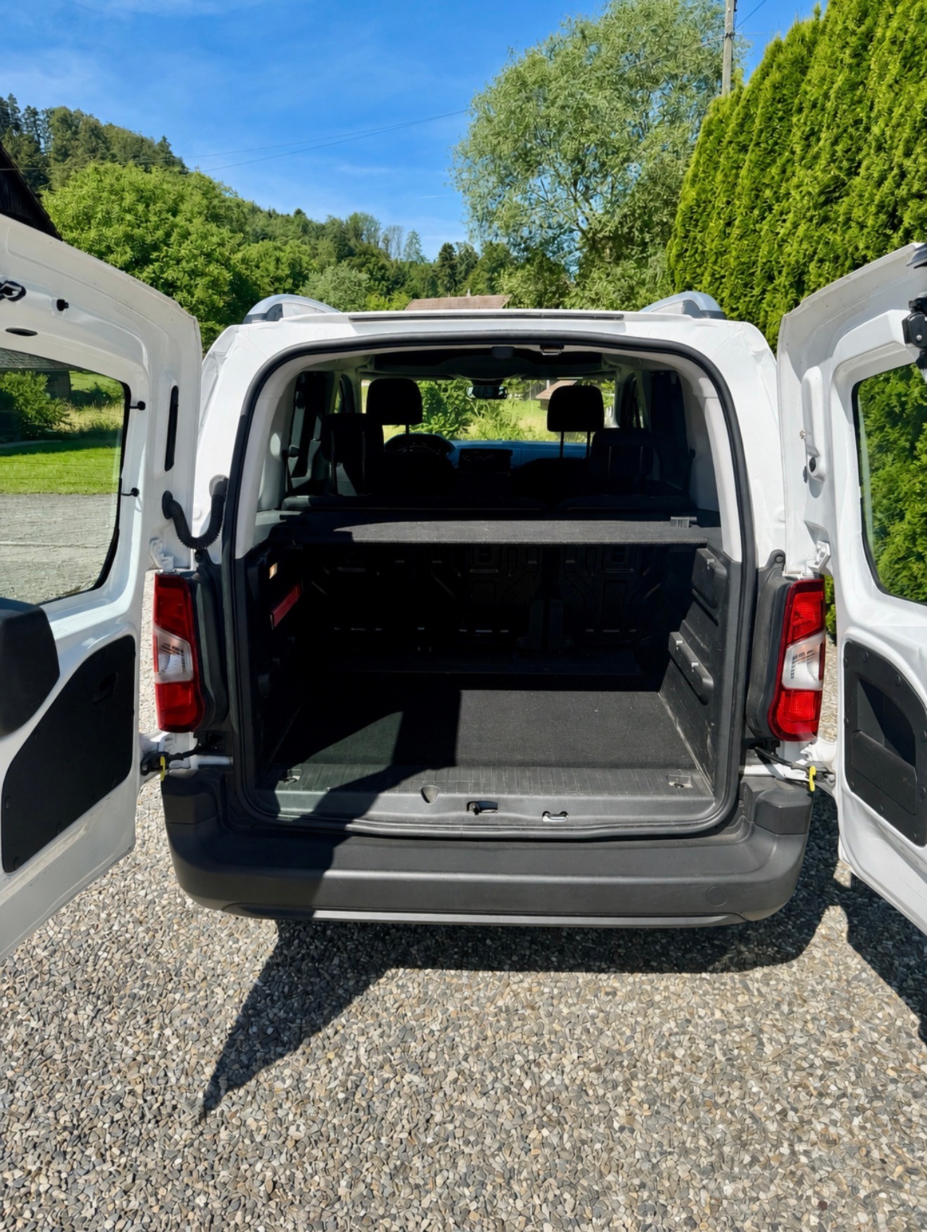 PEUGEOT 1.2 PureTech Allure-image-5