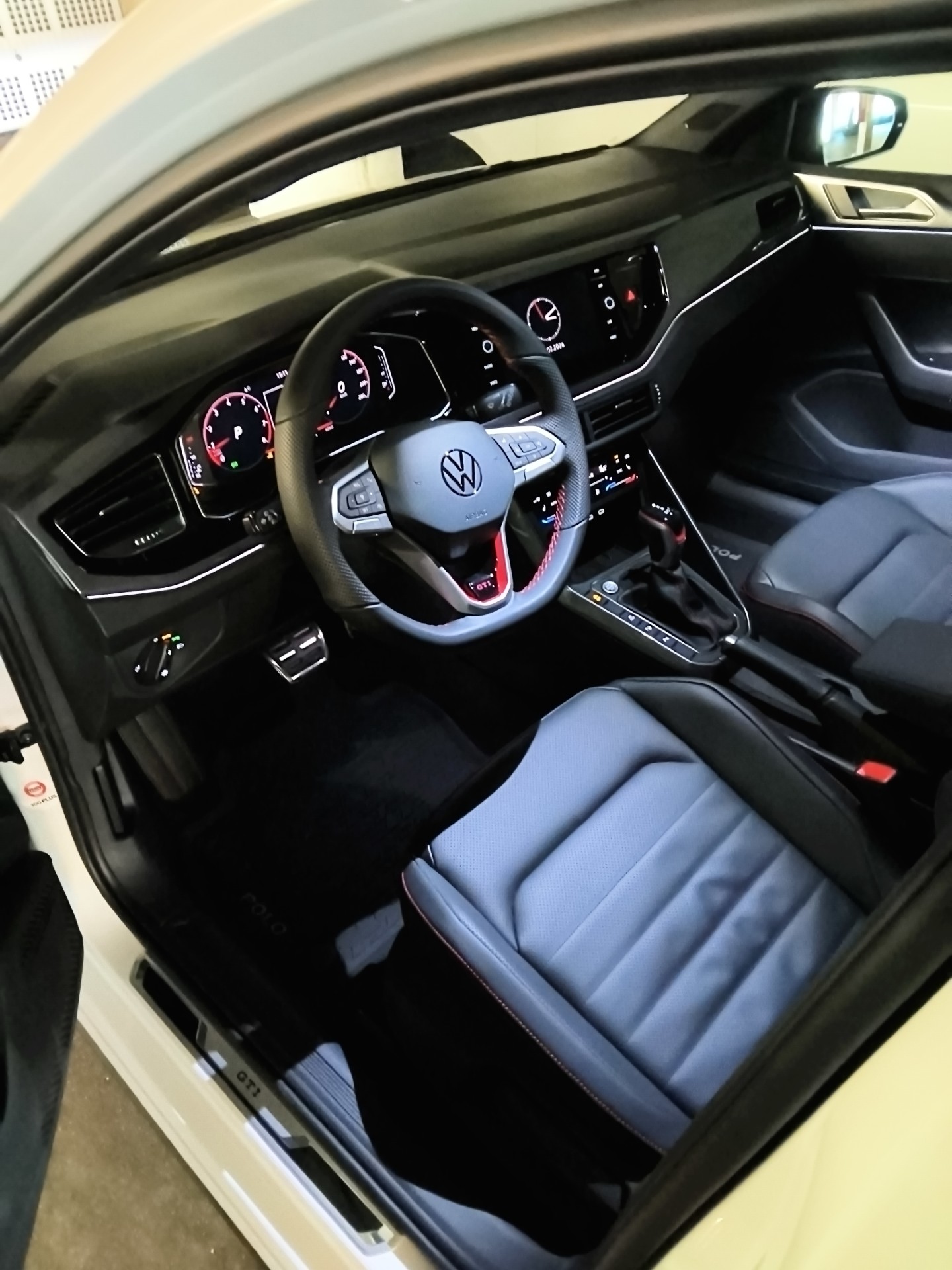 VW 2.0 TSI GTI United DSG-image-2
