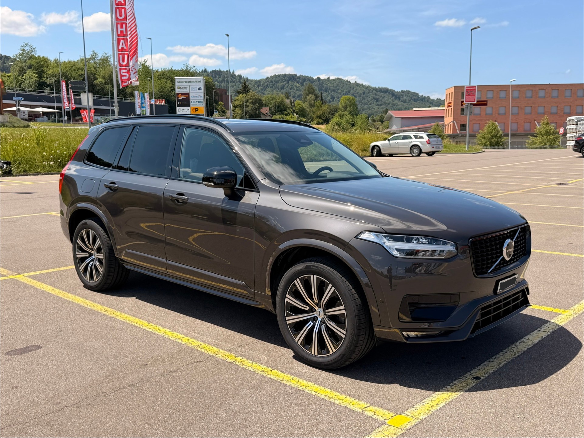 VOLVO XC90-image-1