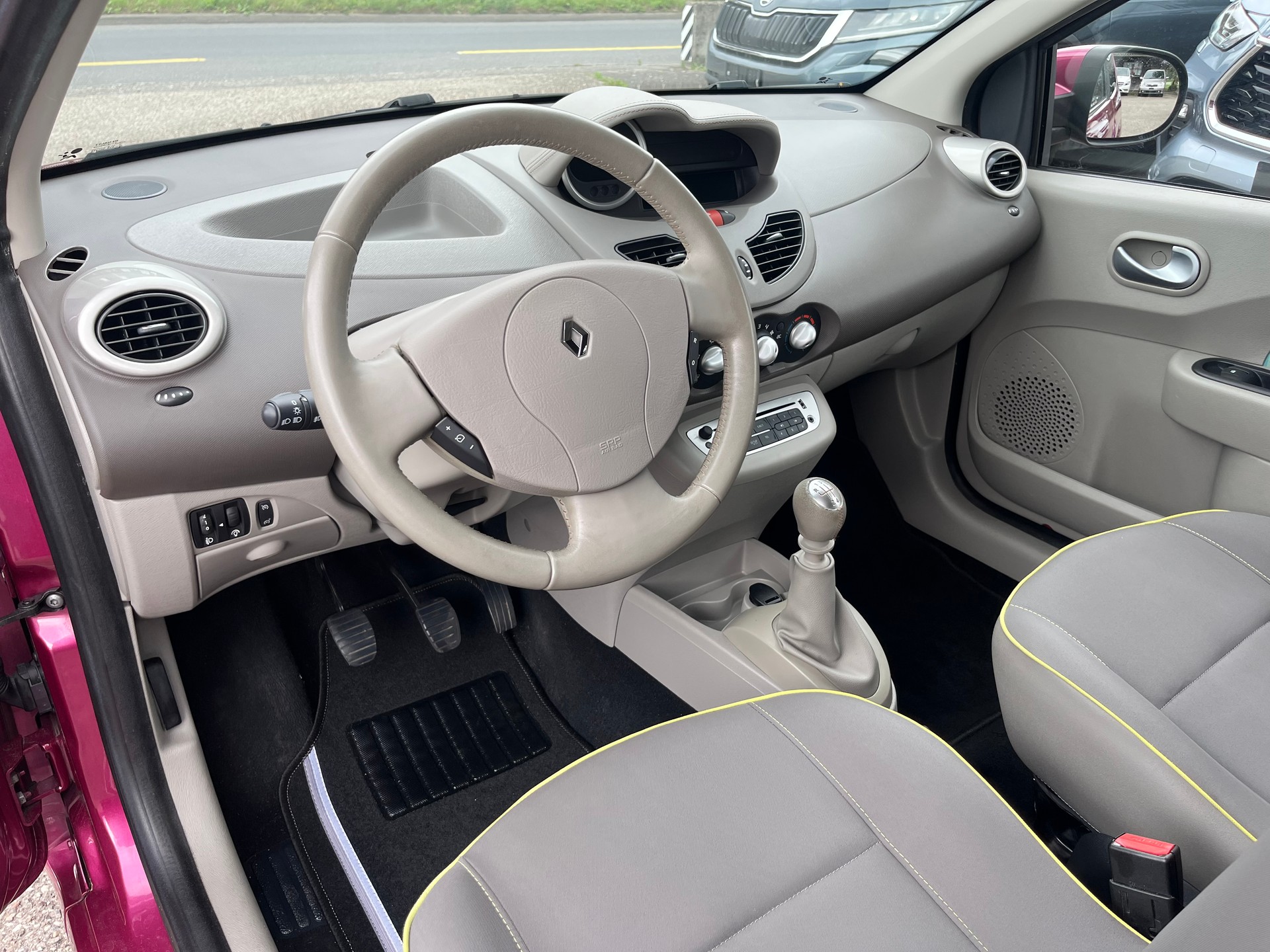 RENAULT Twingo 1.2 16V Liberty-image-9