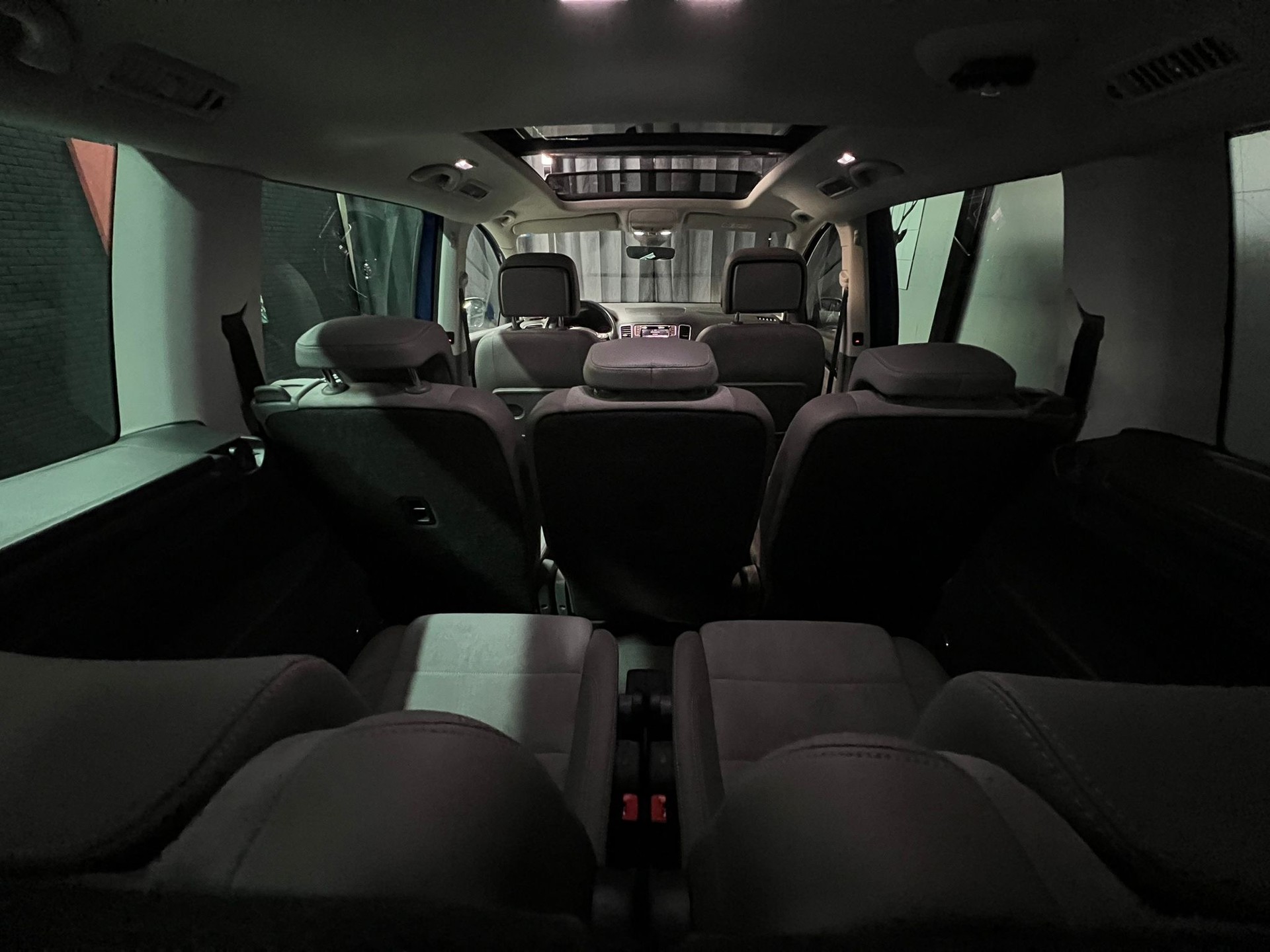 VW Sharan 1.4 TSI BlMT Highline DSG / Electric seats with massage / Electric doors / Camera / Panoramic roof / Very well equipped-image-9