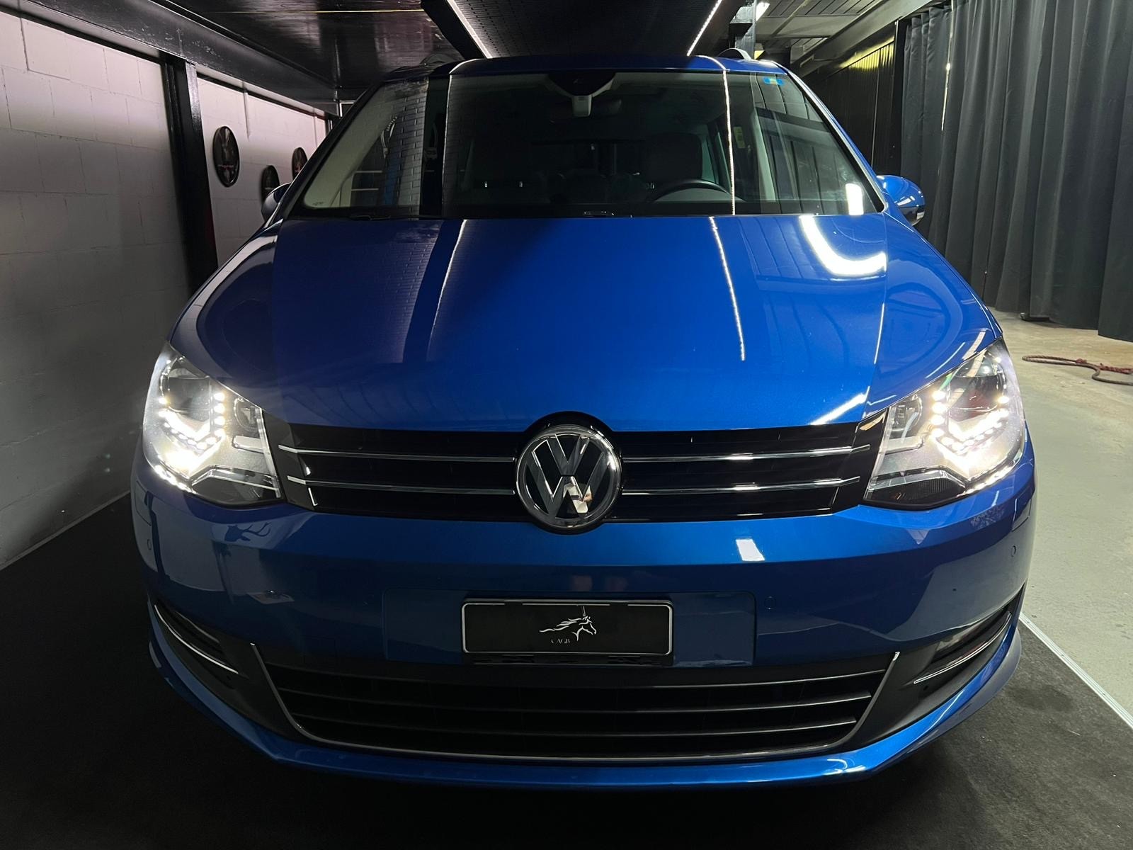 VW Sharan 1.4 TSI BlMT Highline DSG / Electric seats with massage / Electric doors / Camera / Panoramic roof / Very well equipped-image-4
