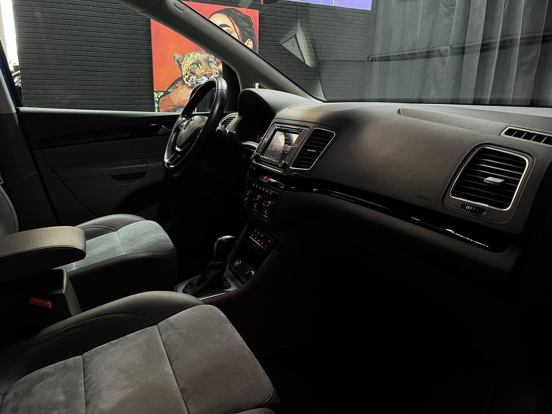 VW Sharan 1.4 TSI BlMT Highline DSG / Electric seats with massage / Electric doors / Camera / Panoramic roof / Very well equipped-image-12
