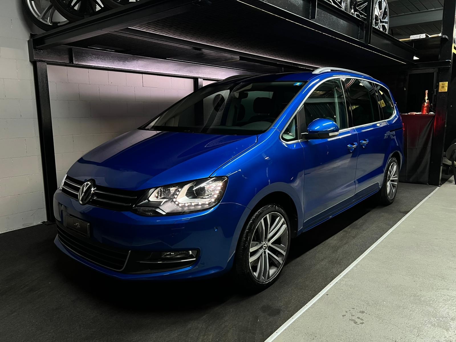 VW Sharan 1.4 TSI BlMT Highline DSG / Electric seats with massage / Electric doors / Camera / Panoramic roof / Very well equipped