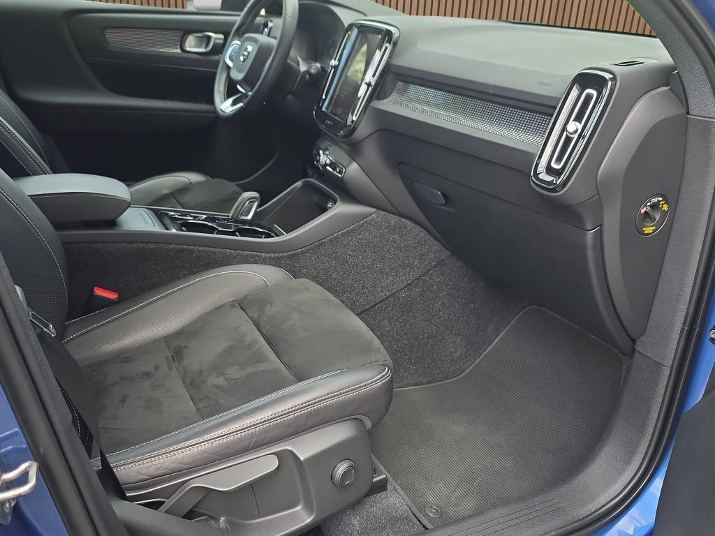 VOLVO XC40 2.0 B4 MH R-Design AWD-image-13