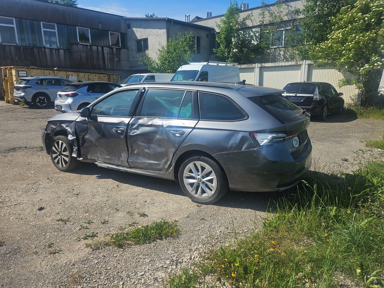 SKODA Octavia Combi 1.5 TSI mHEV DSG Dynamic BESCHADIGT ENDOMMAGEE-image-4