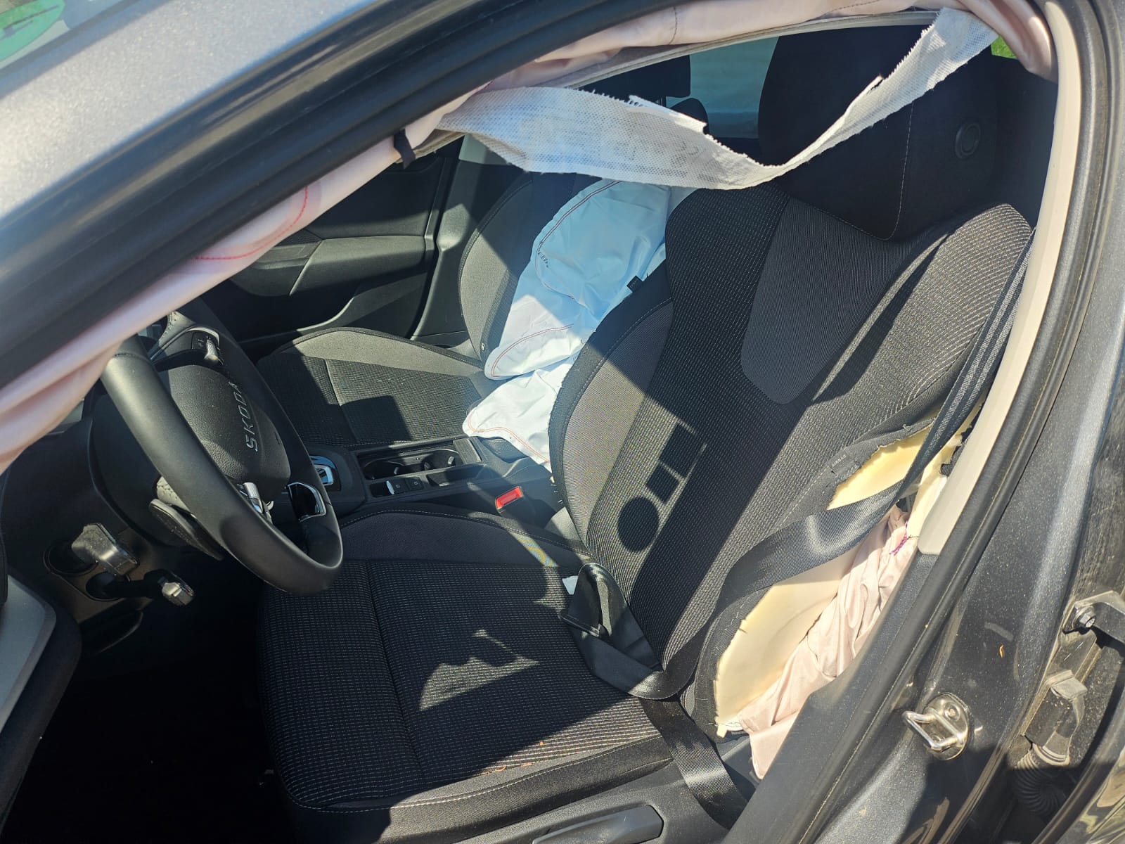 SKODA Octavia Combi 1.5 TSI mHEV DSG Dynamic BESCHADIGT ENDOMMAGEE-image-12