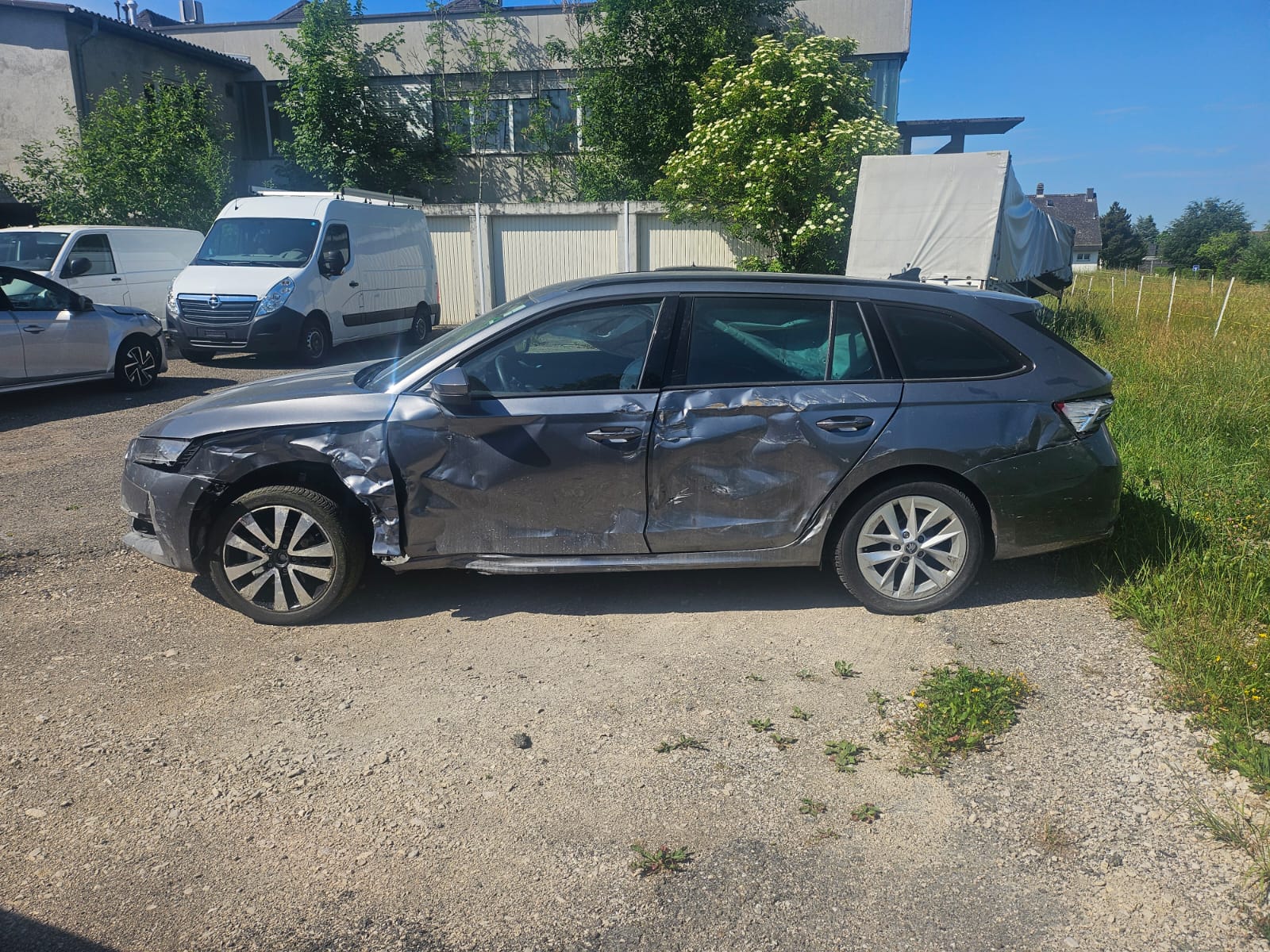 SKODA Octavia Combi 1.5 TSI mHEV DSG Dynamic BESCHADIGT ENDOMMAGEE-image-5