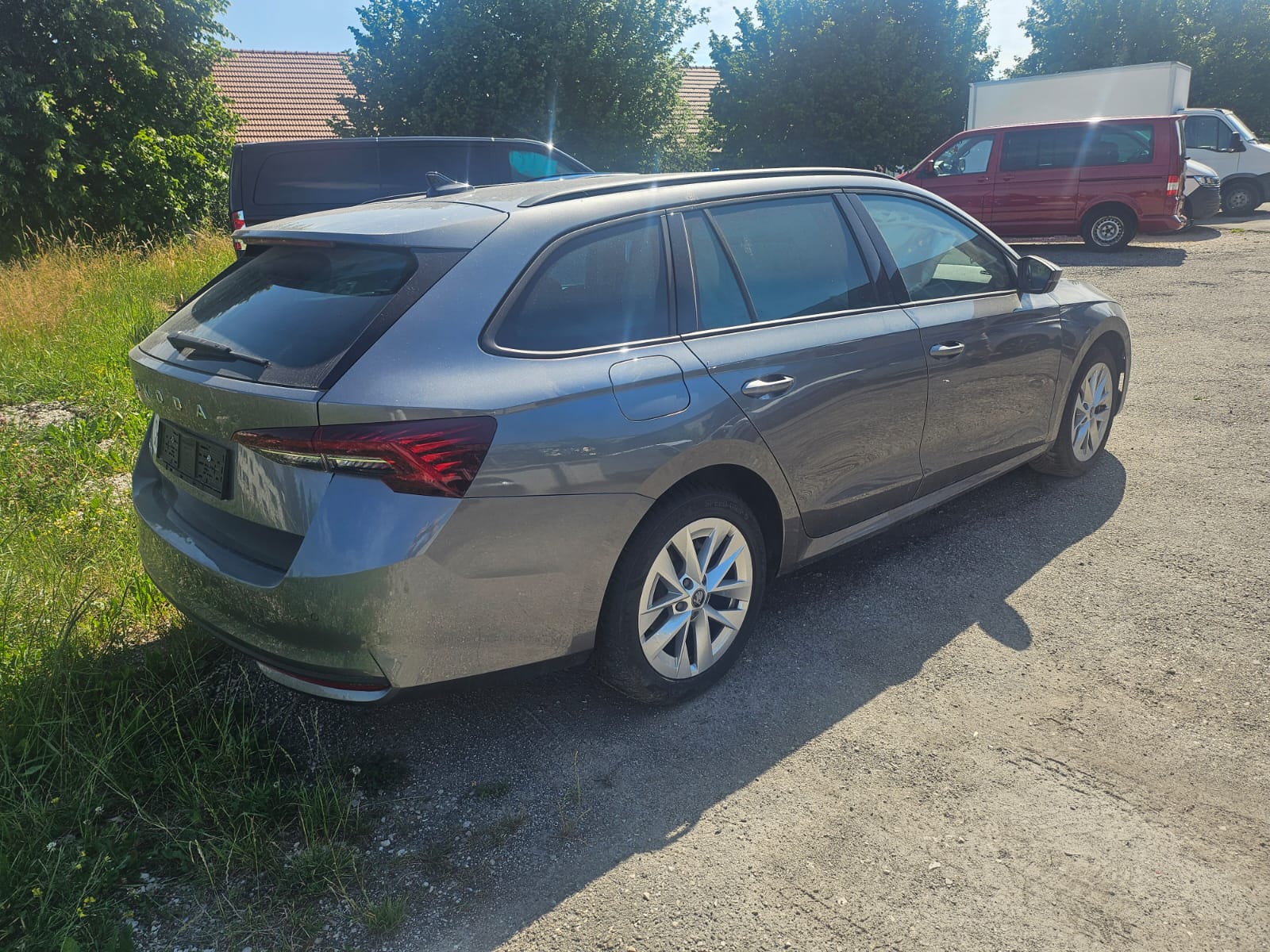 SKODA Octavia Combi 1.5 TSI mHEV DSG Dynamic BESCHADIGT ENDOMMAGEE-image-2