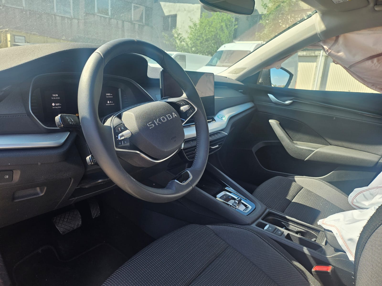 SKODA Octavia Combi 1.5 TSI mHEV DSG Dynamic BESCHADIGT ENDOMMAGEE-image-11