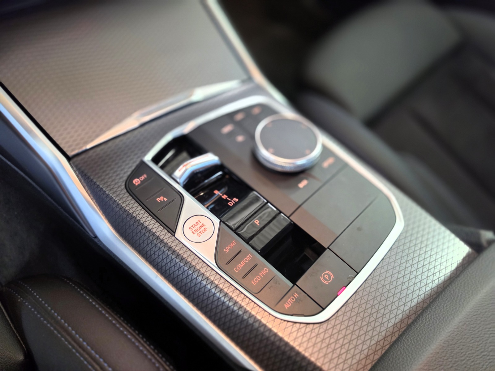 BMW 320d xDrive 48V Touring Steptronic M Sport-image-11