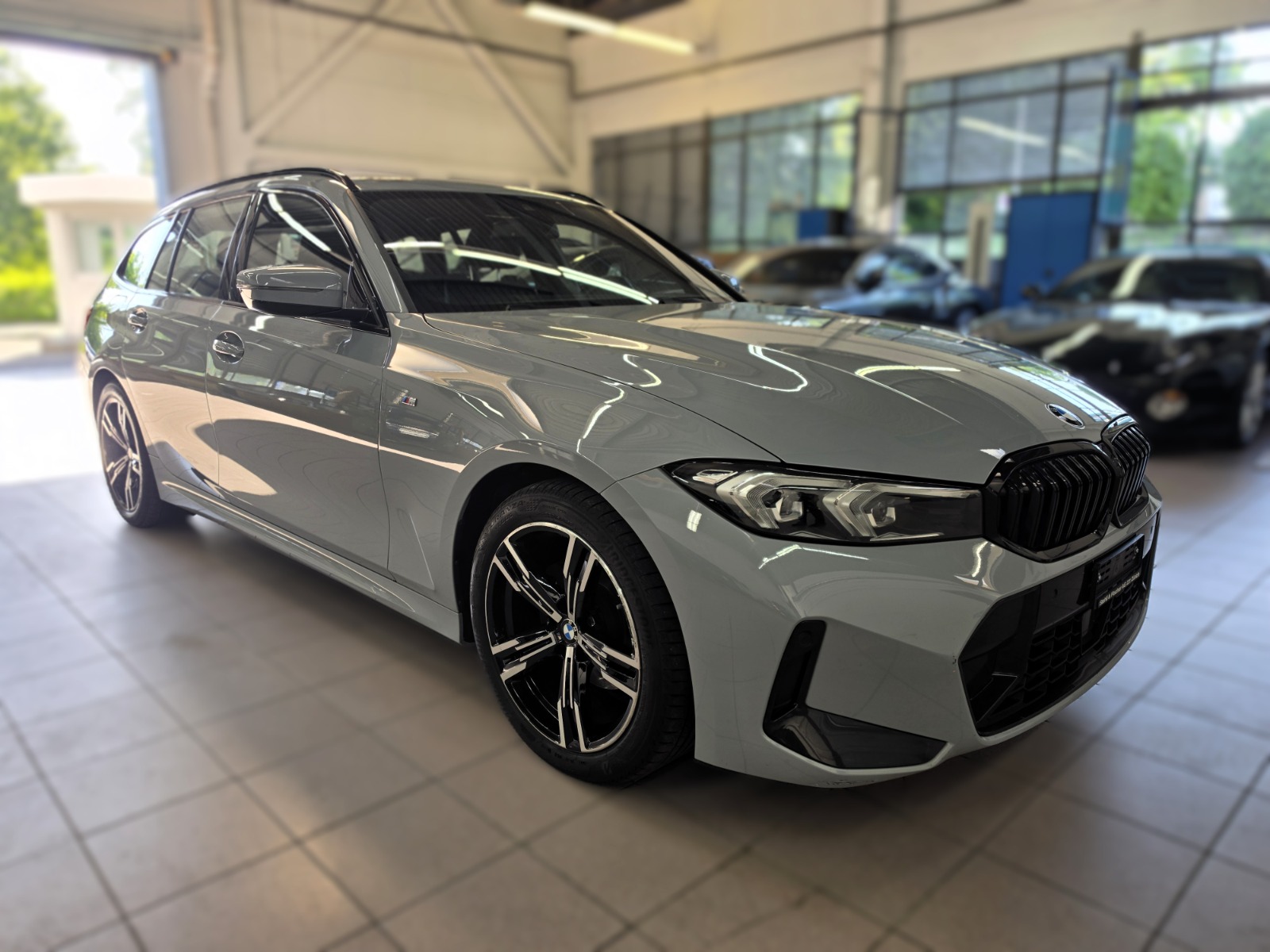 BMW 320d xDrive 48V Touring Steptronic M Sport-image-6