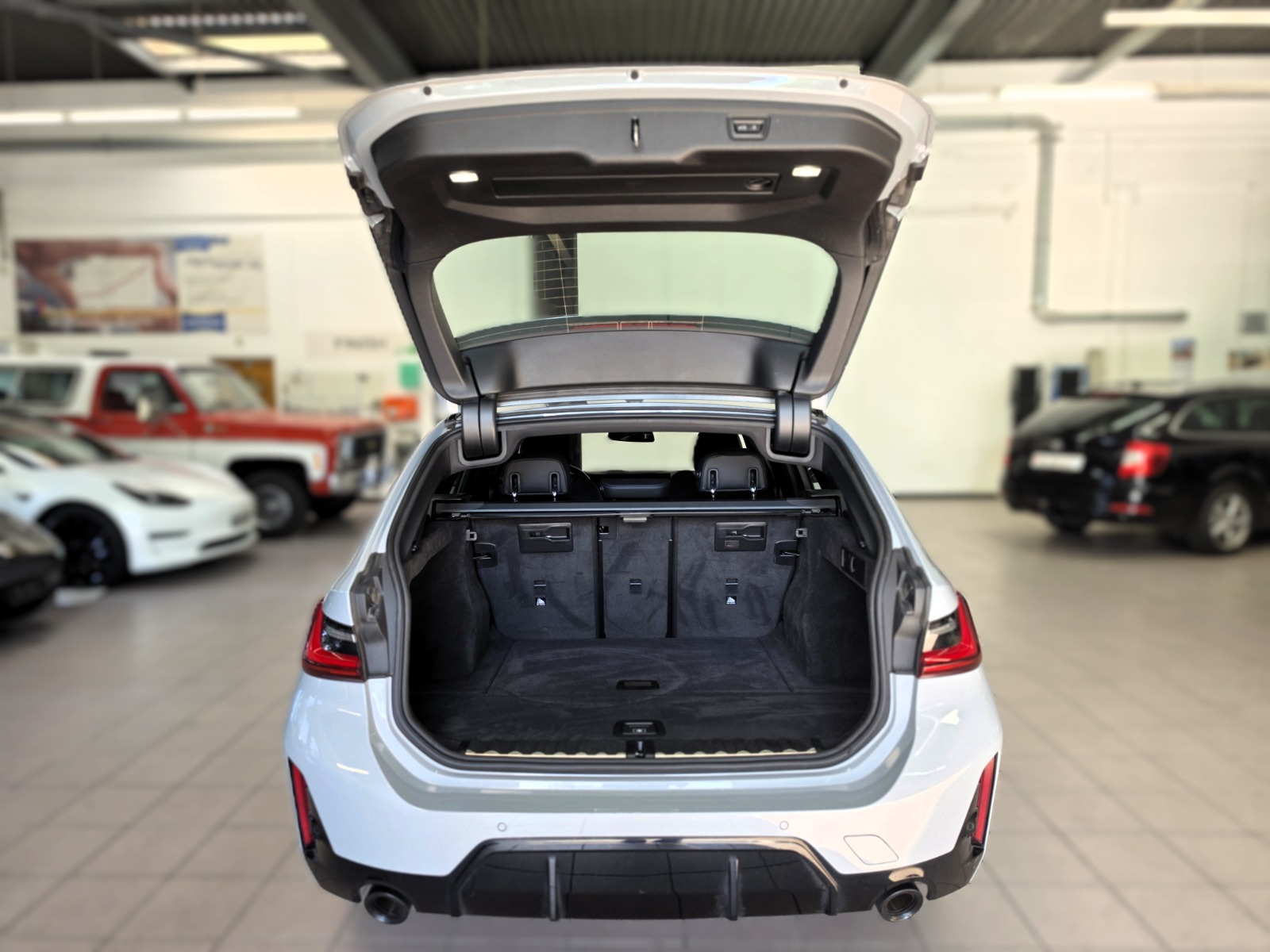 BMW 320d xDrive 48V Touring Steptronic M Sport-image-15