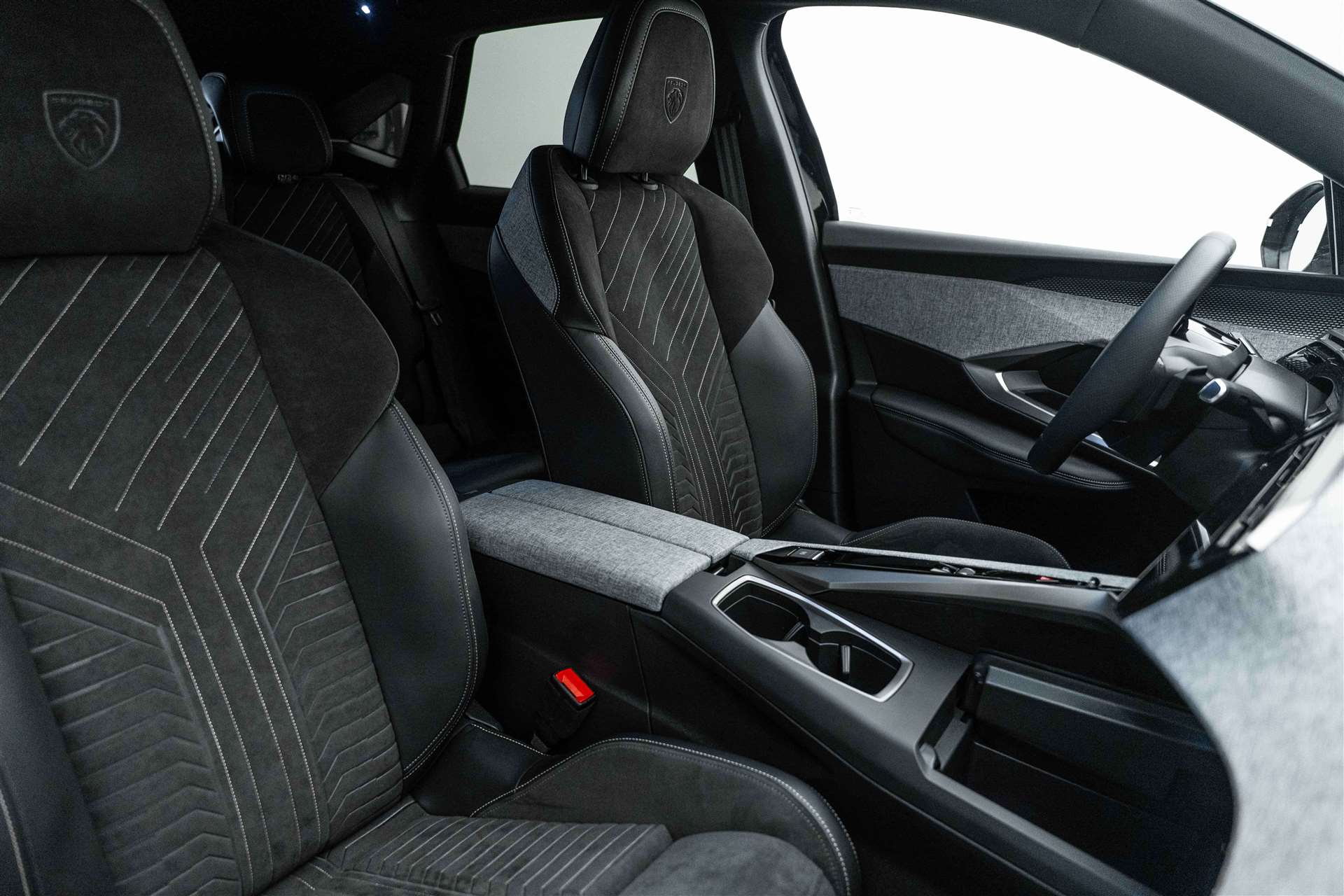 PEUGEOT 3008 145 GT Hybrid e-DCS-Automat-image-11