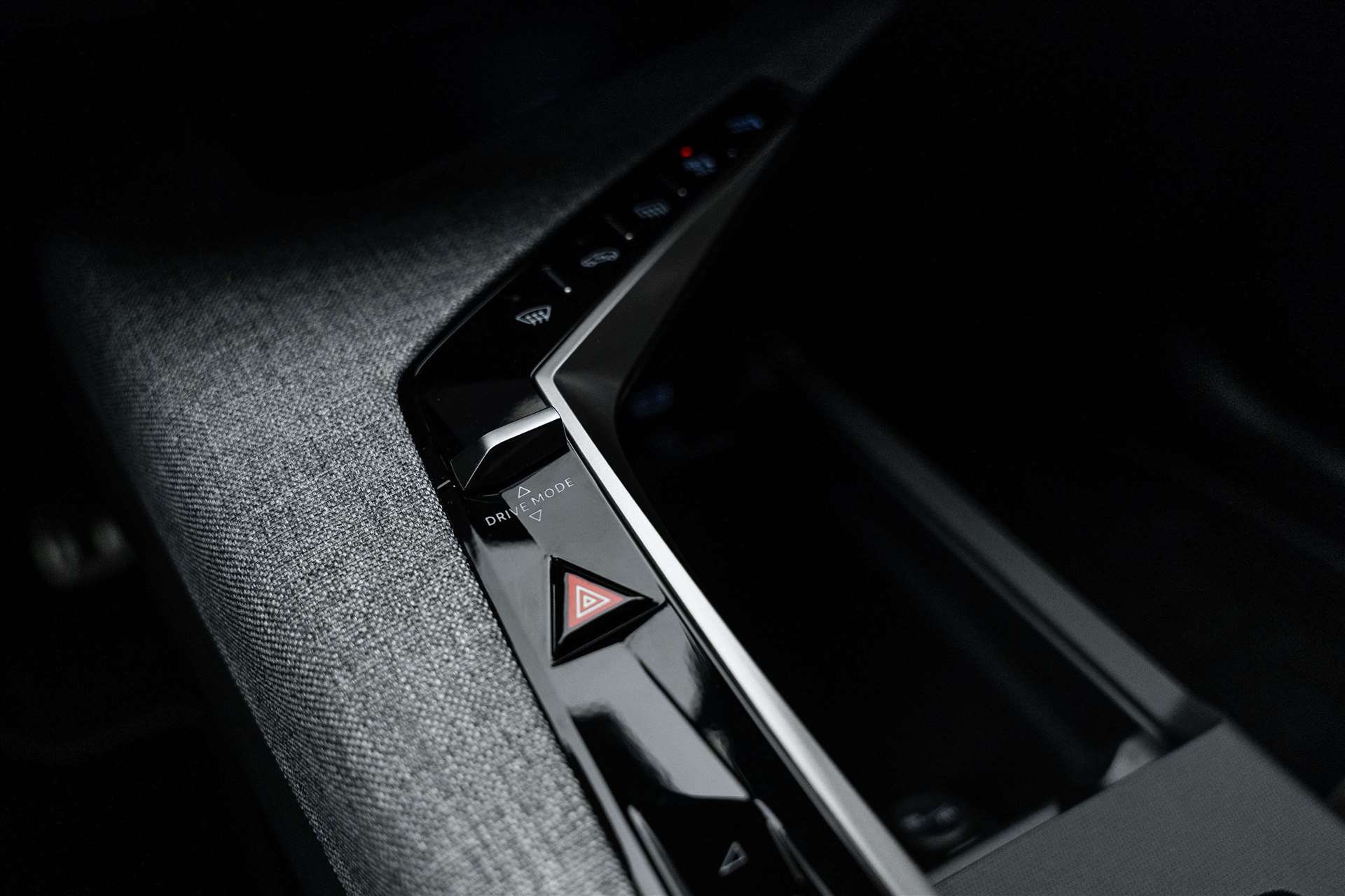PEUGEOT 3008 145 GT Hybrid e-DCS-Automat-image-26