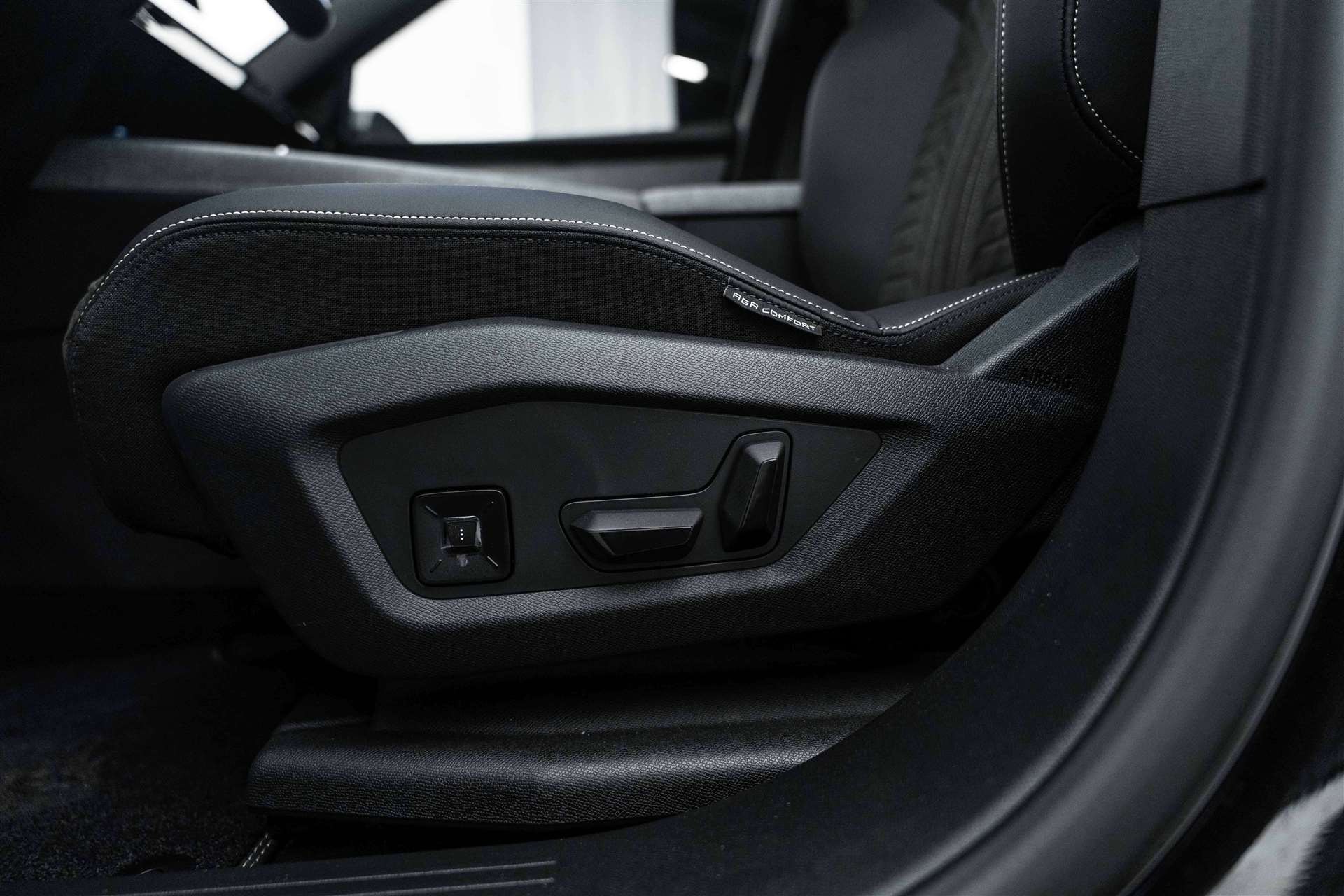 PEUGEOT 3008 145 GT Hybrid e-DCS-Automat-image-15