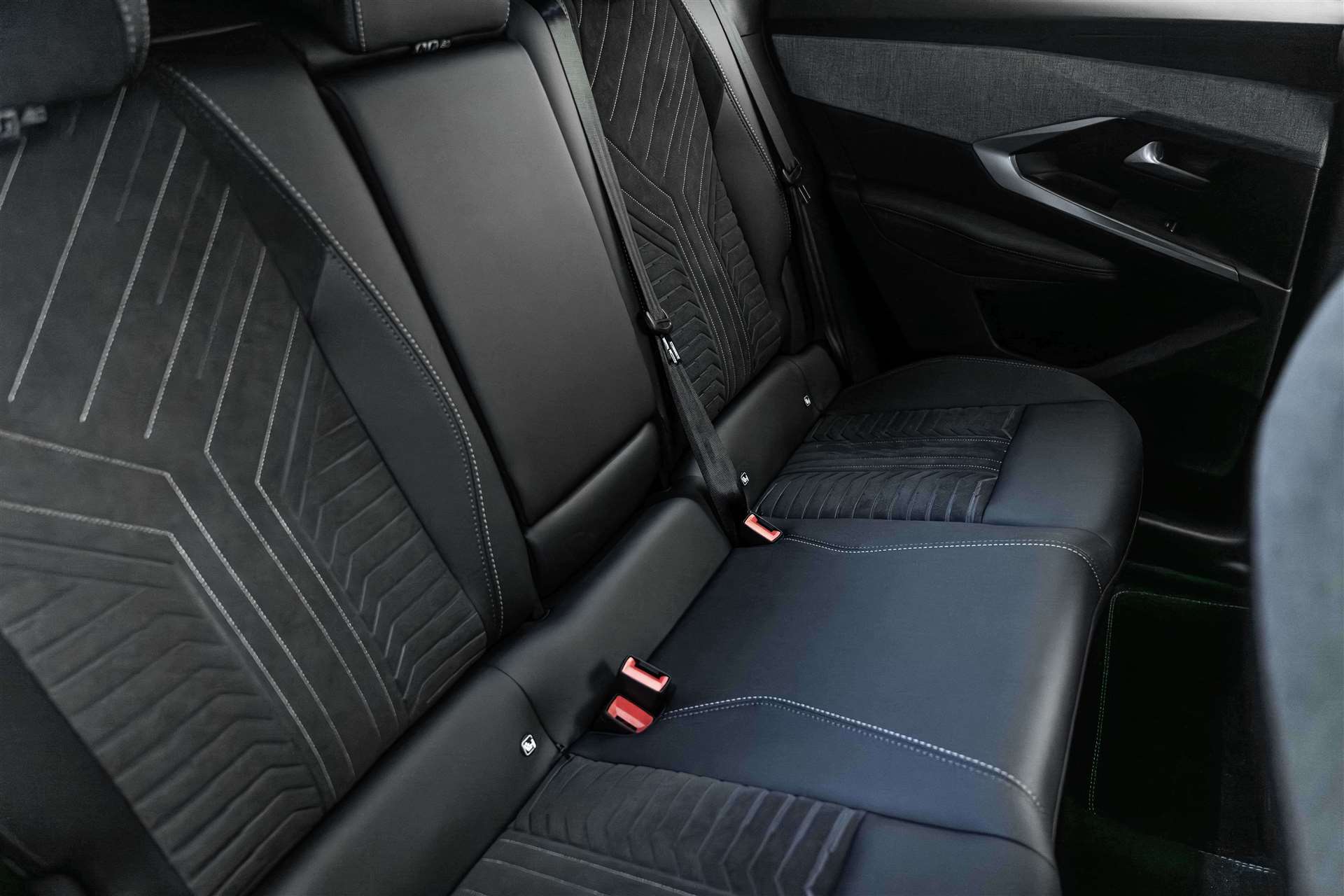 PEUGEOT 3008 145 GT Hybrid e-DCS-Automat-image-13