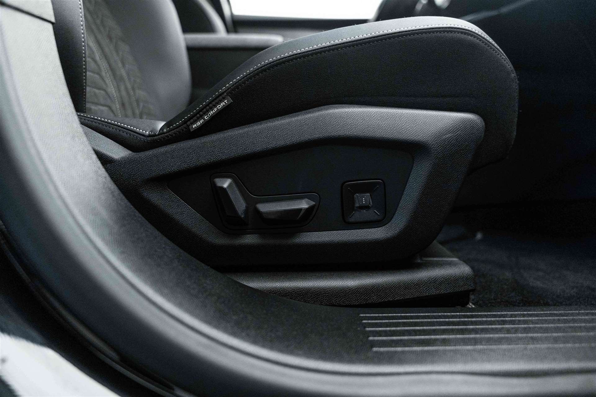 PEUGEOT 3008 145 GT Hybrid e-DCS-Automat-image-14