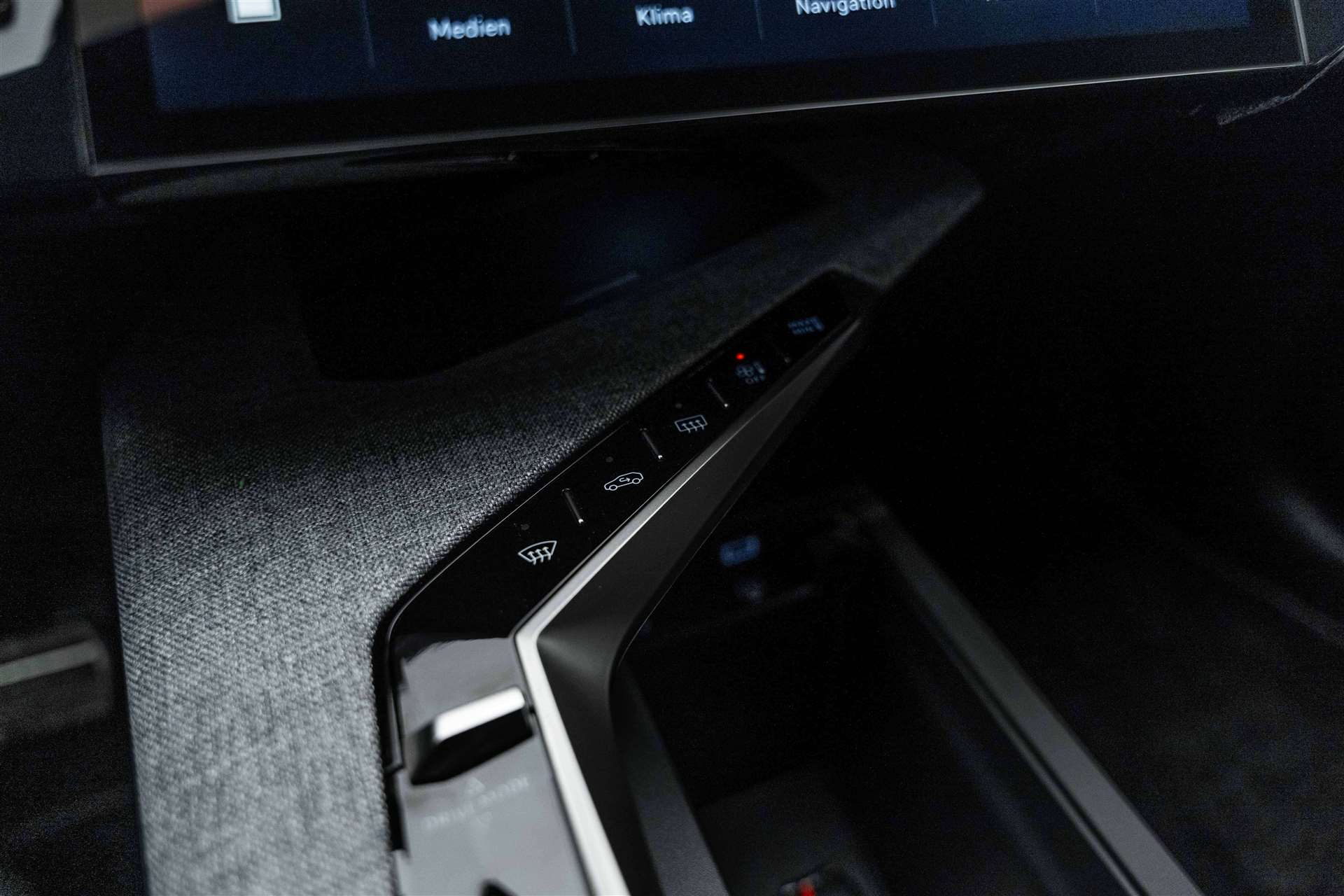 PEUGEOT 3008 145 GT Hybrid e-DCS-Automat-image-27