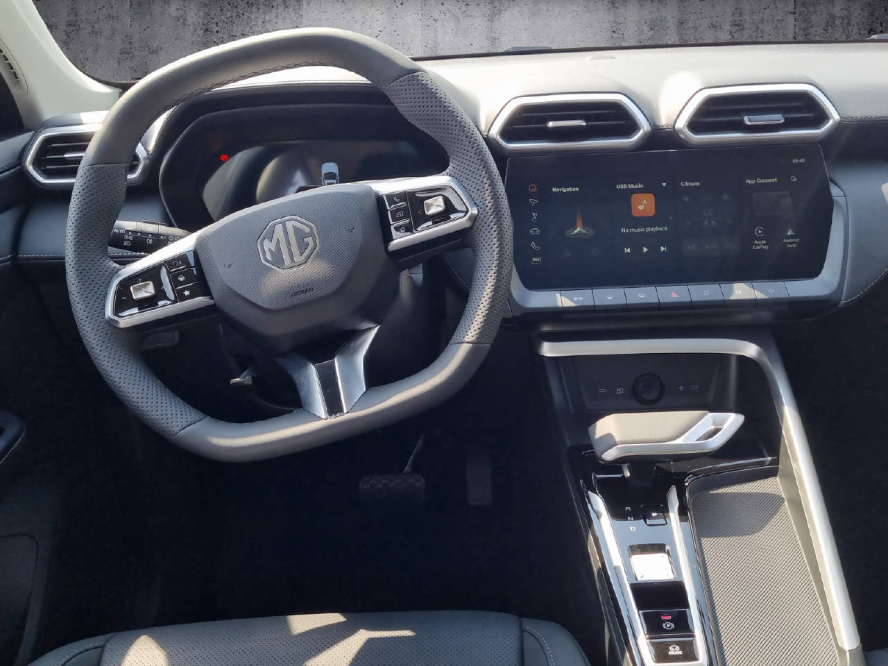 MG ZS 1.5 Hybrid+ Luxury-image-5