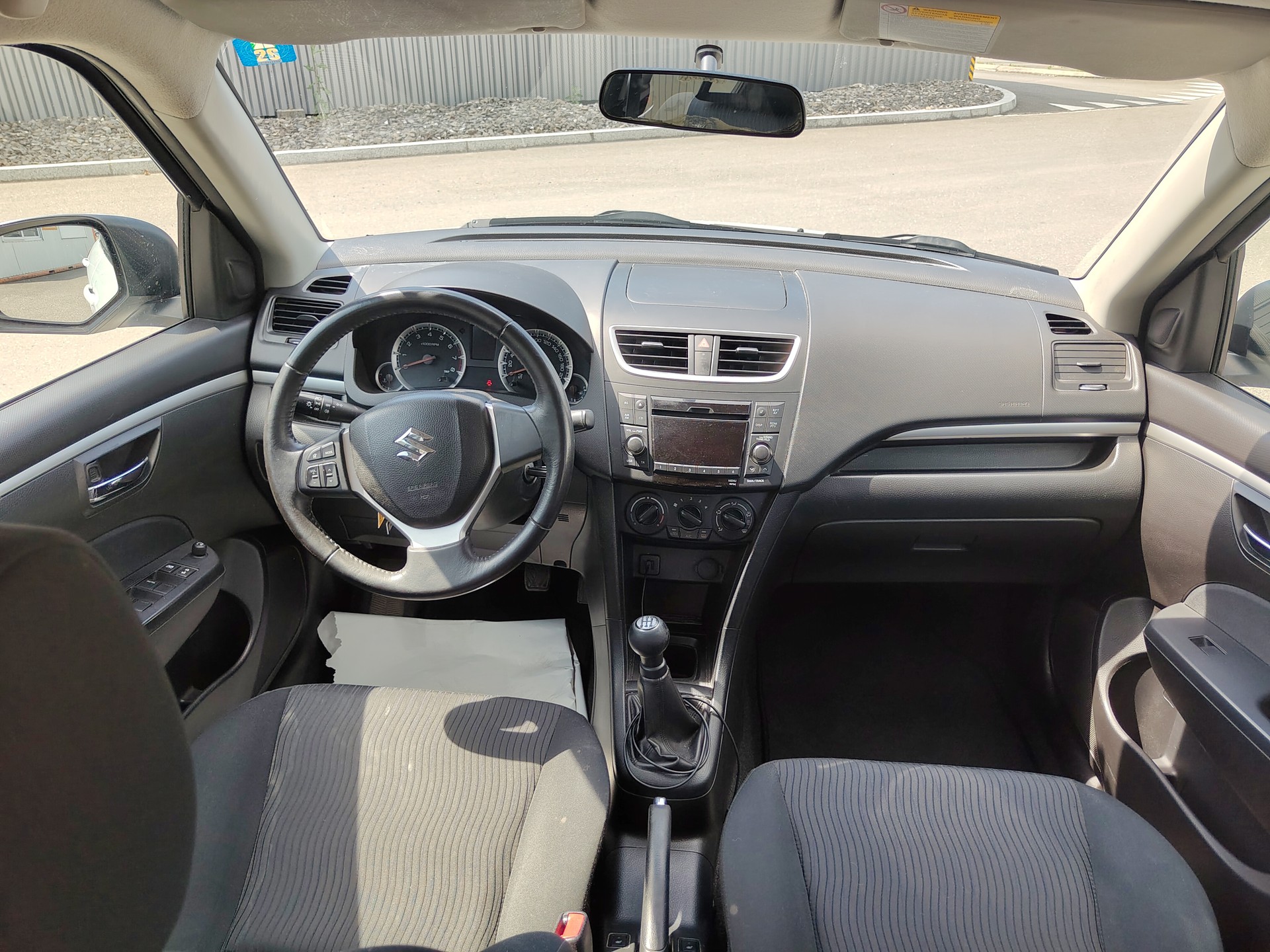 SUZUKI Swift 1.2i 16V GL 4x4-image-9