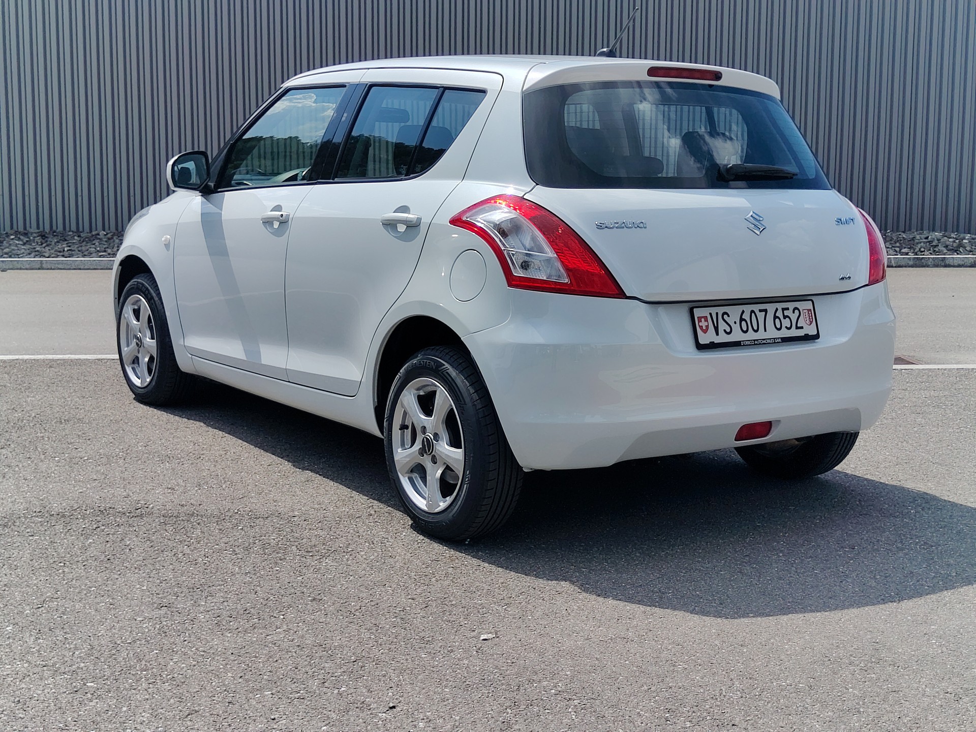 SUZUKI Swift 1.2i 16V GL 4x4-image-2