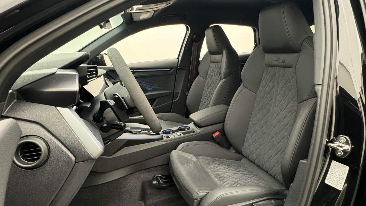 AUDI RS3 Sportback 2.5 TSI quattro S-tronic-image-4