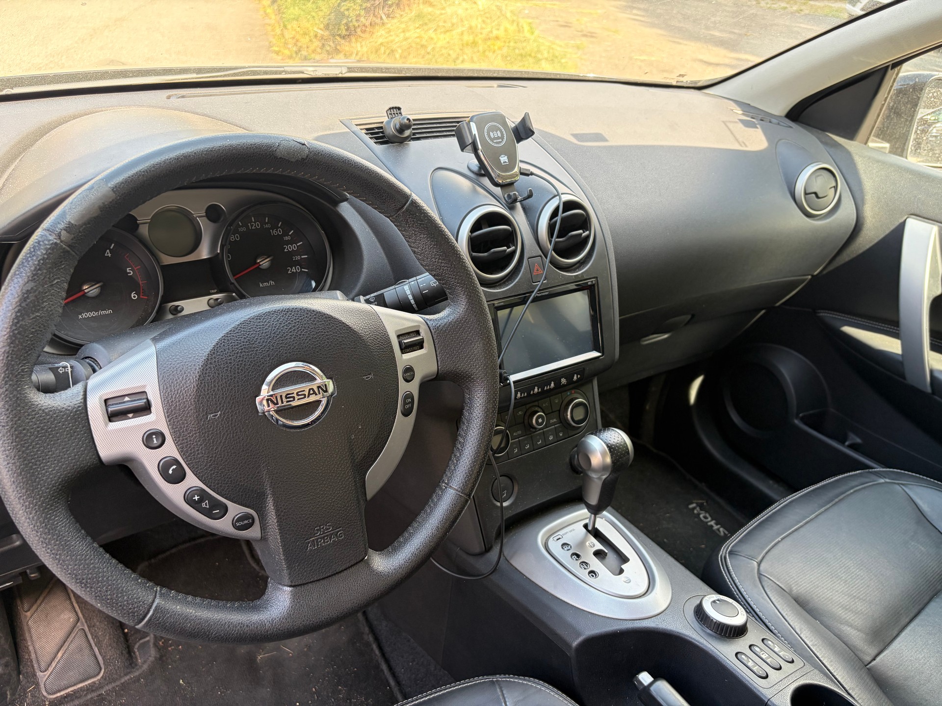NISSAN Qashqai 2.0 dCi 4WD acenta Automatic-image-9