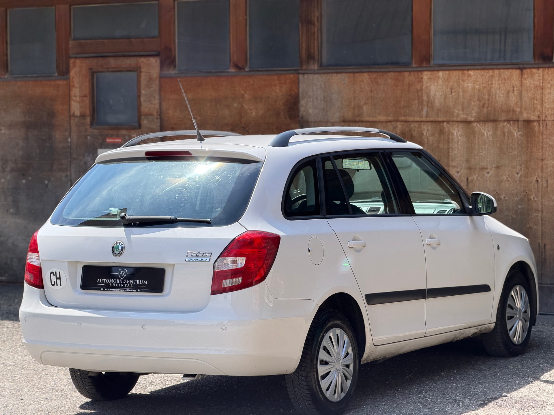SKODA Fabia 1.4 TDI GreenLine-image-4