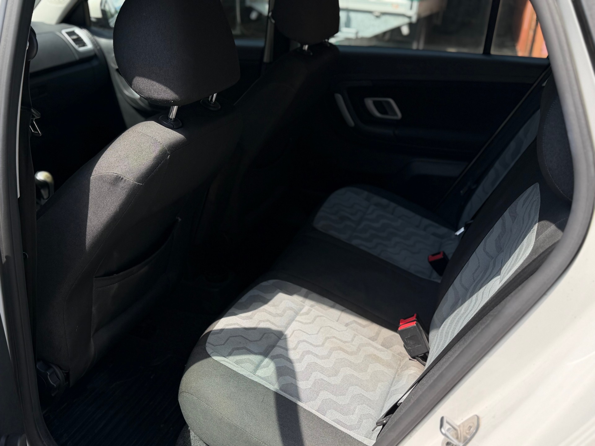 SKODA Fabia 1.4 TDI GreenLine-image-9