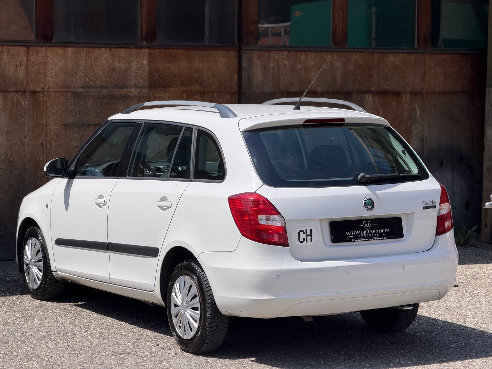 SKODA Fabia 1.4 TDI GreenLine-image-6
