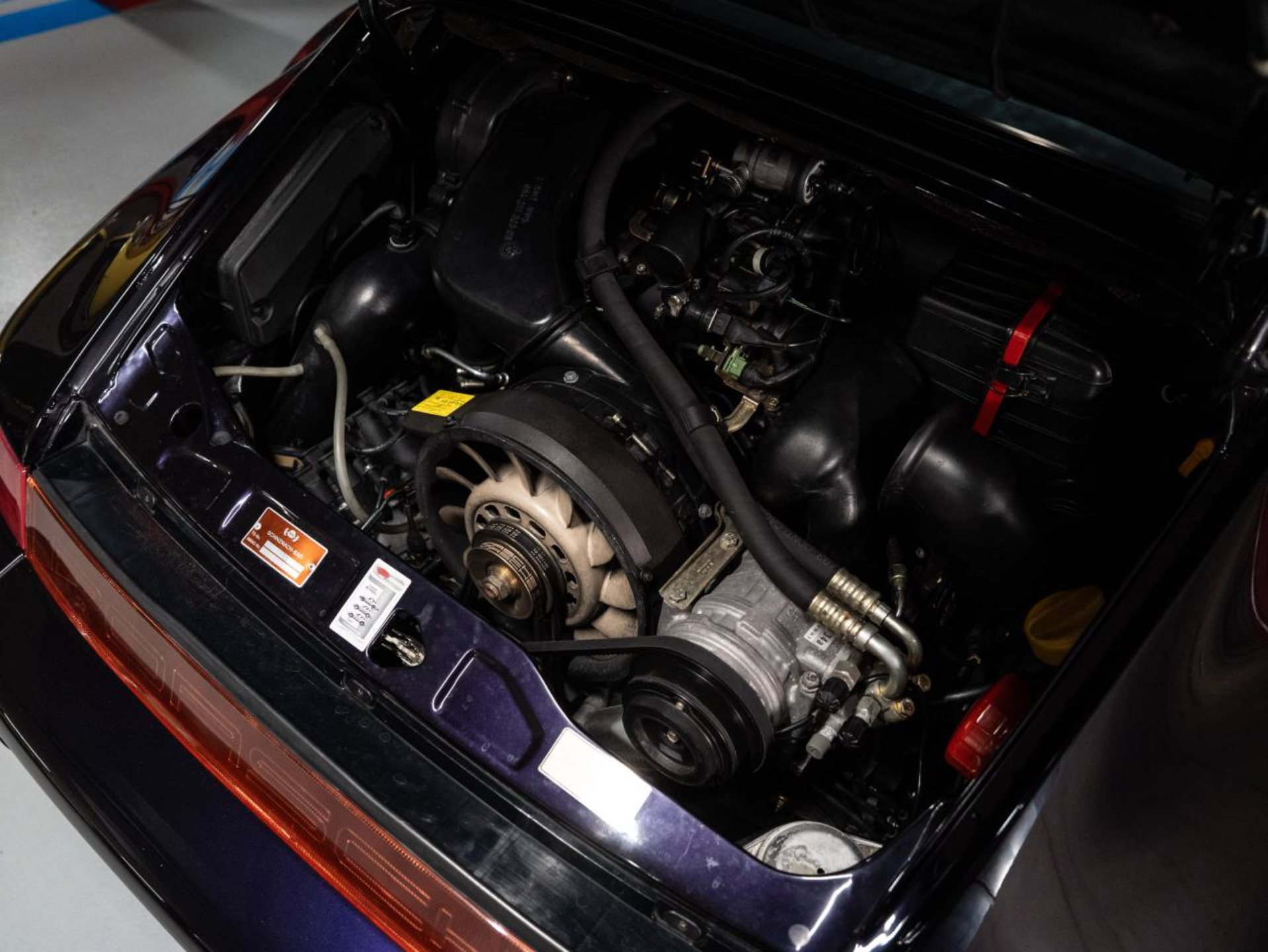PORSCHE 911 Carrera 4 Coupé Turbo-Look-image-28