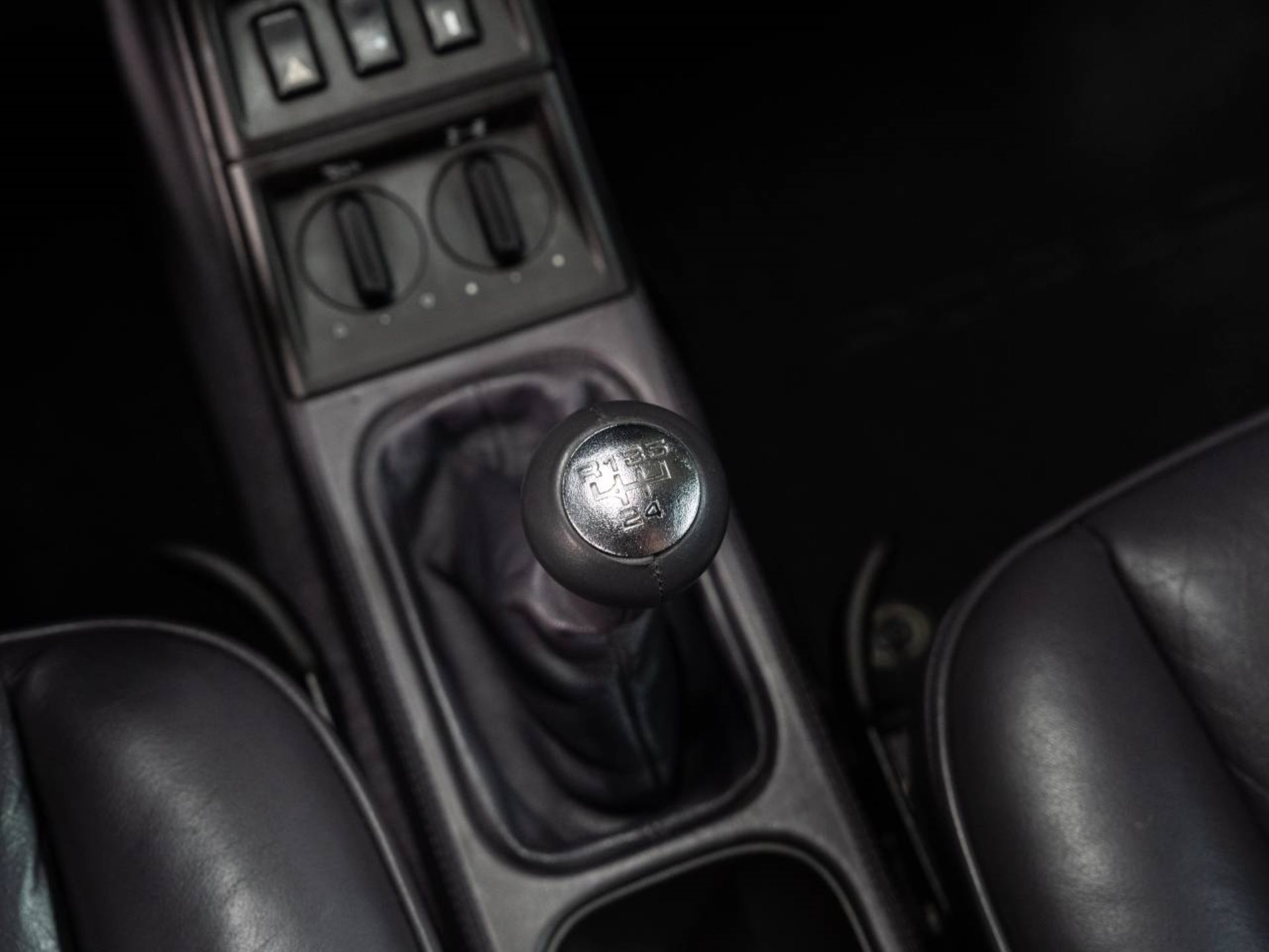 PORSCHE 911 Carrera 4 Coupé Turbo-Look-image-3