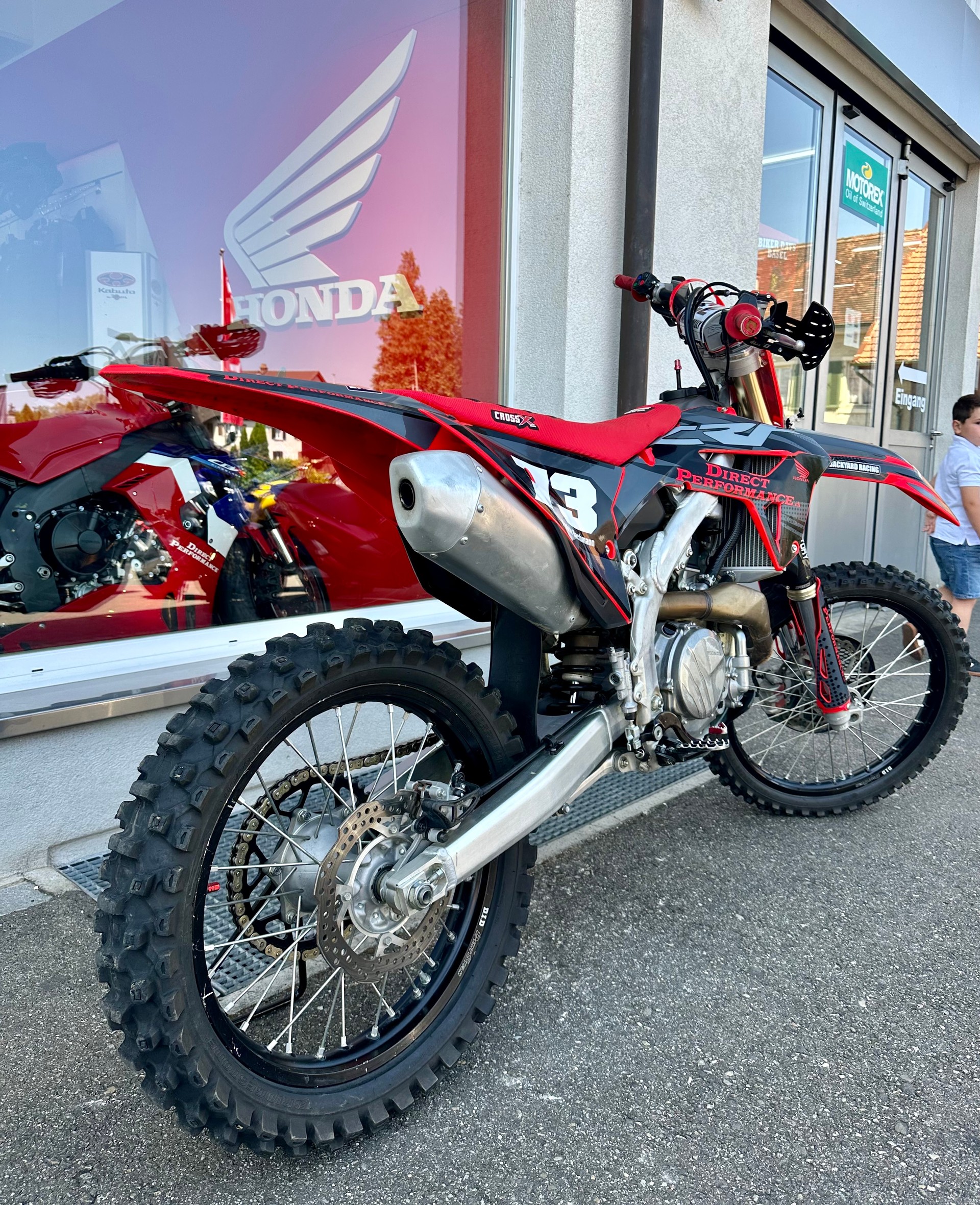 HONDA R-showroom-element-1