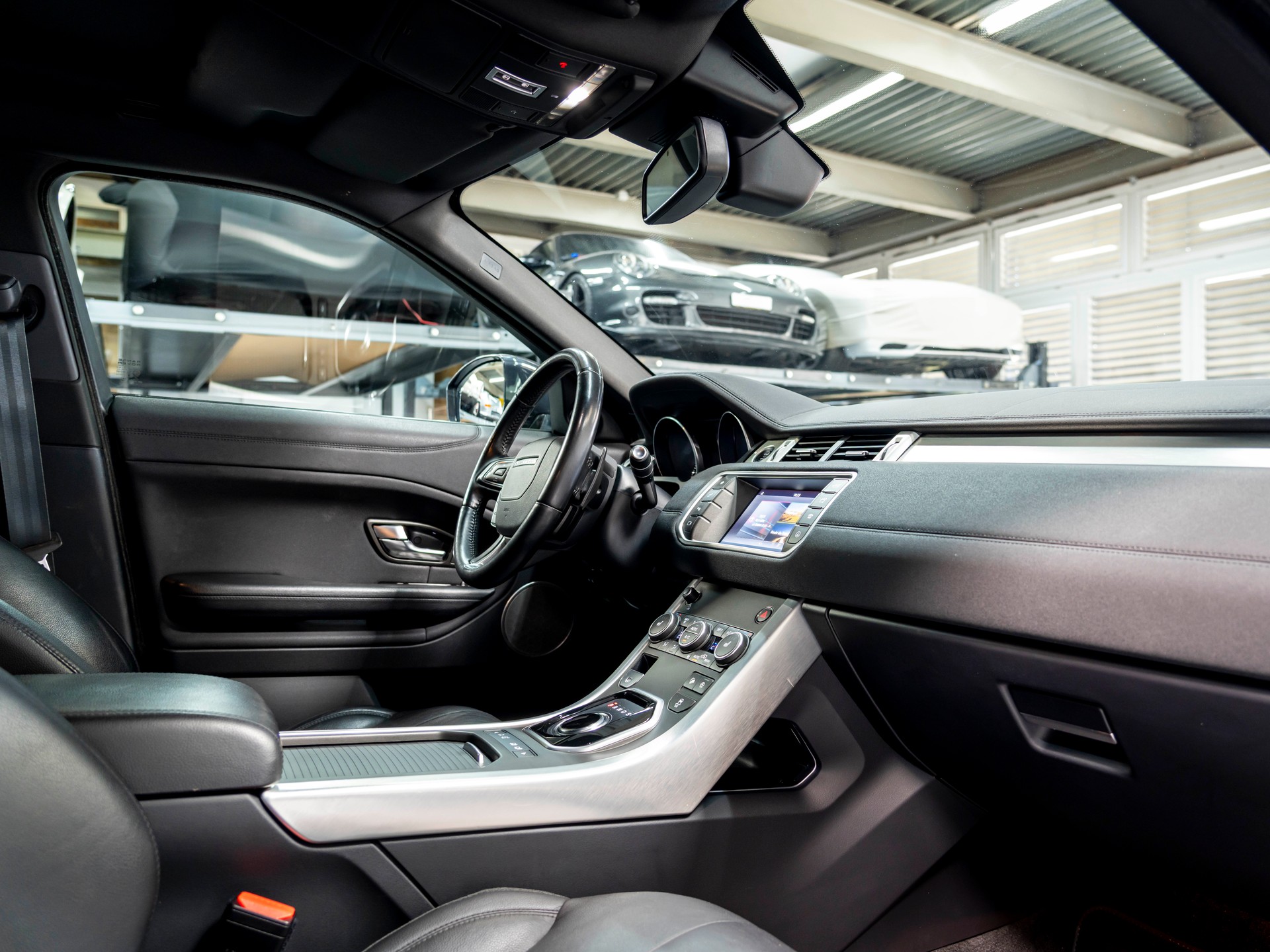 LAND ROVER Range Rover Evoque 2.0 Si4 SE Advantage AT9-image-24