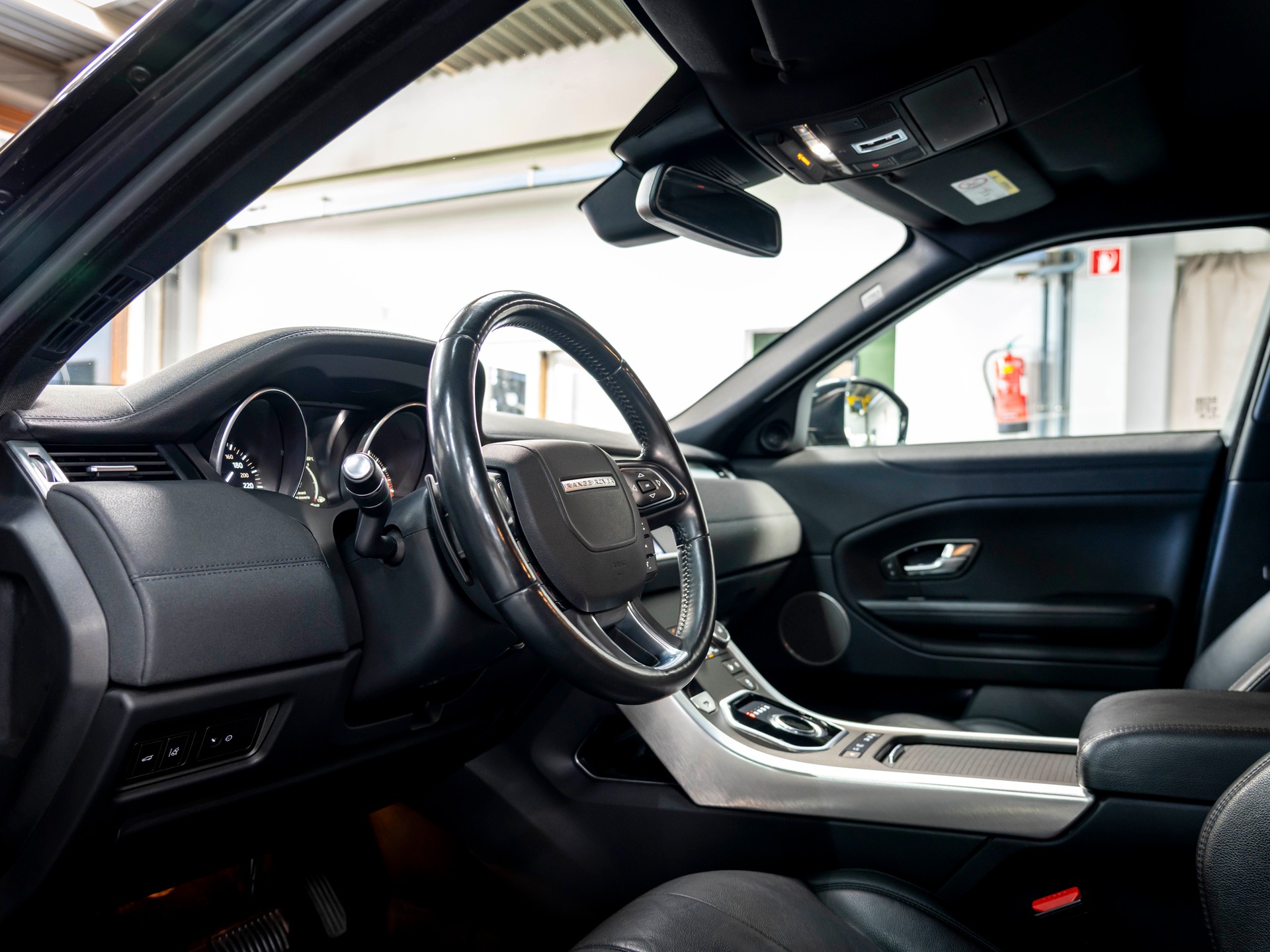 LAND ROVER Range Rover Evoque 2.0 Si4 SE Advantage AT9-image-13