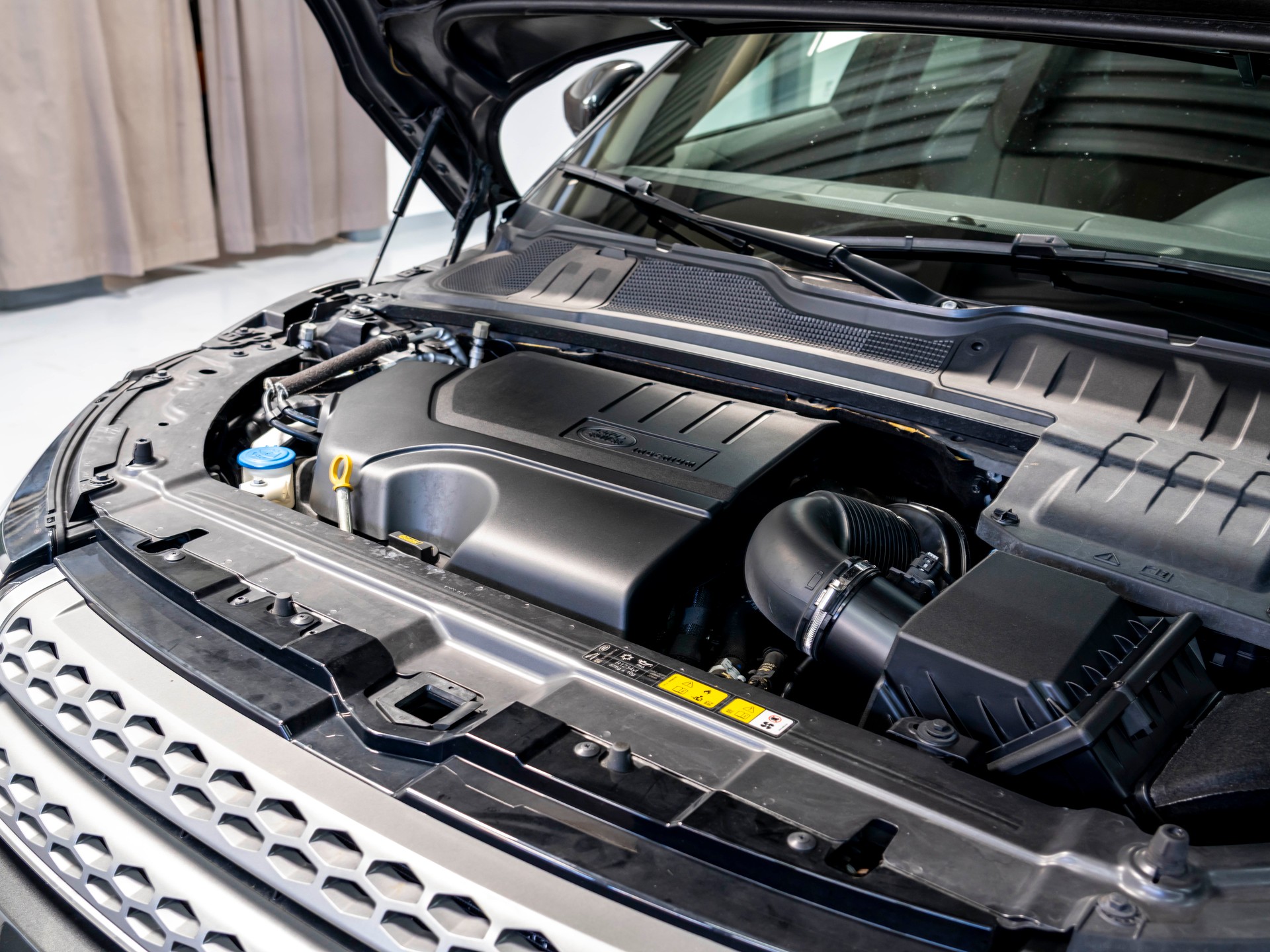 LAND ROVER Range Rover Evoque 2.0 Si4 SE Advantage AT9-image-28