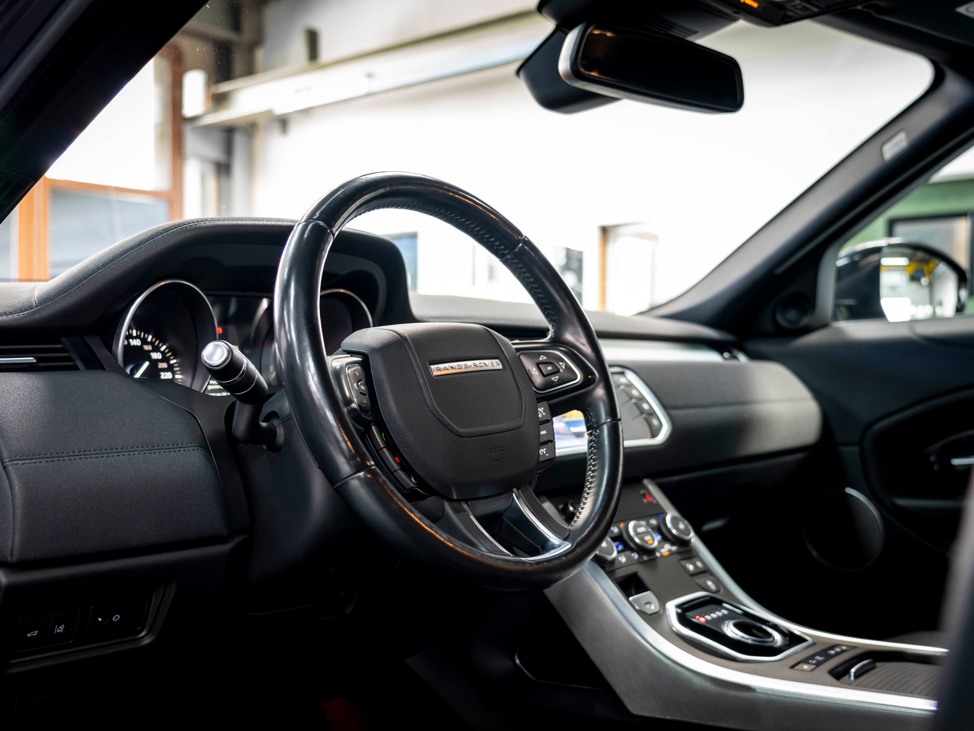 LAND ROVER Range Rover Evoque 2.0 Si4 SE Advantage AT9-image-14