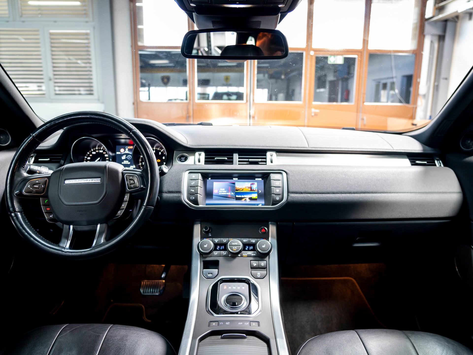 LAND ROVER Range Rover Evoque 2.0 Si4 SE Advantage AT9-image-23