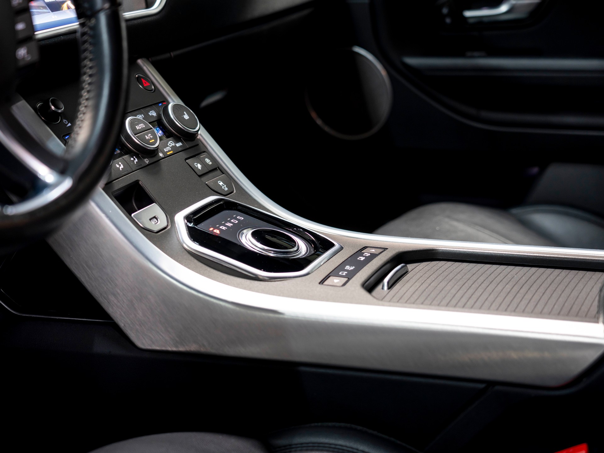 LAND ROVER Range Rover Evoque 2.0 Si4 SE Advantage AT9-image-15