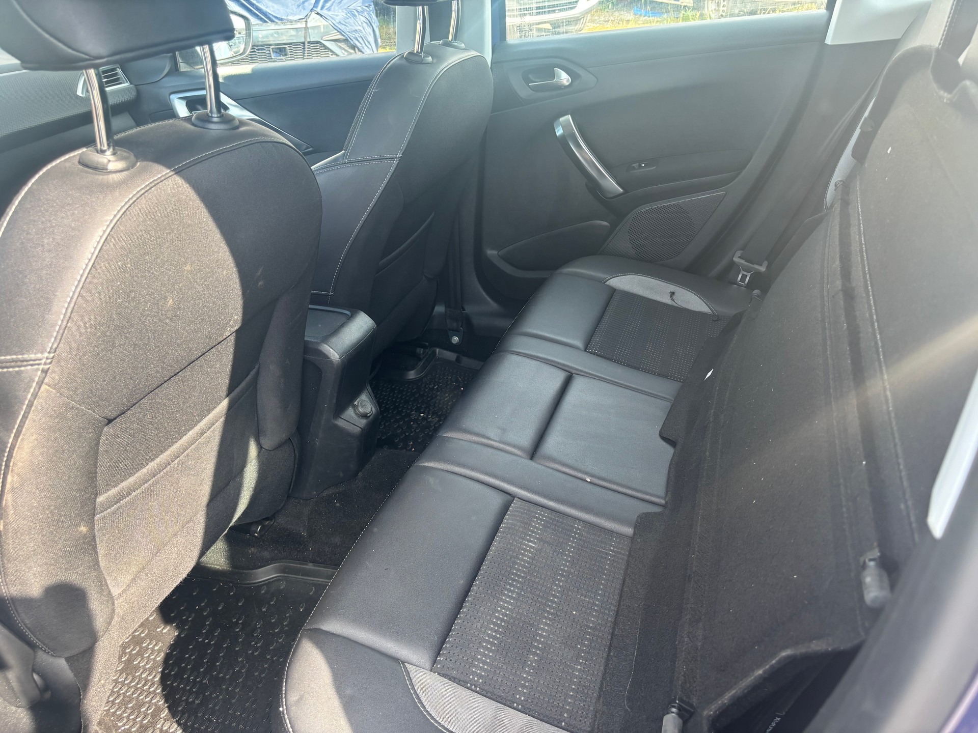 PEUGEOT 2008 1.2 PureTech Active-image-10